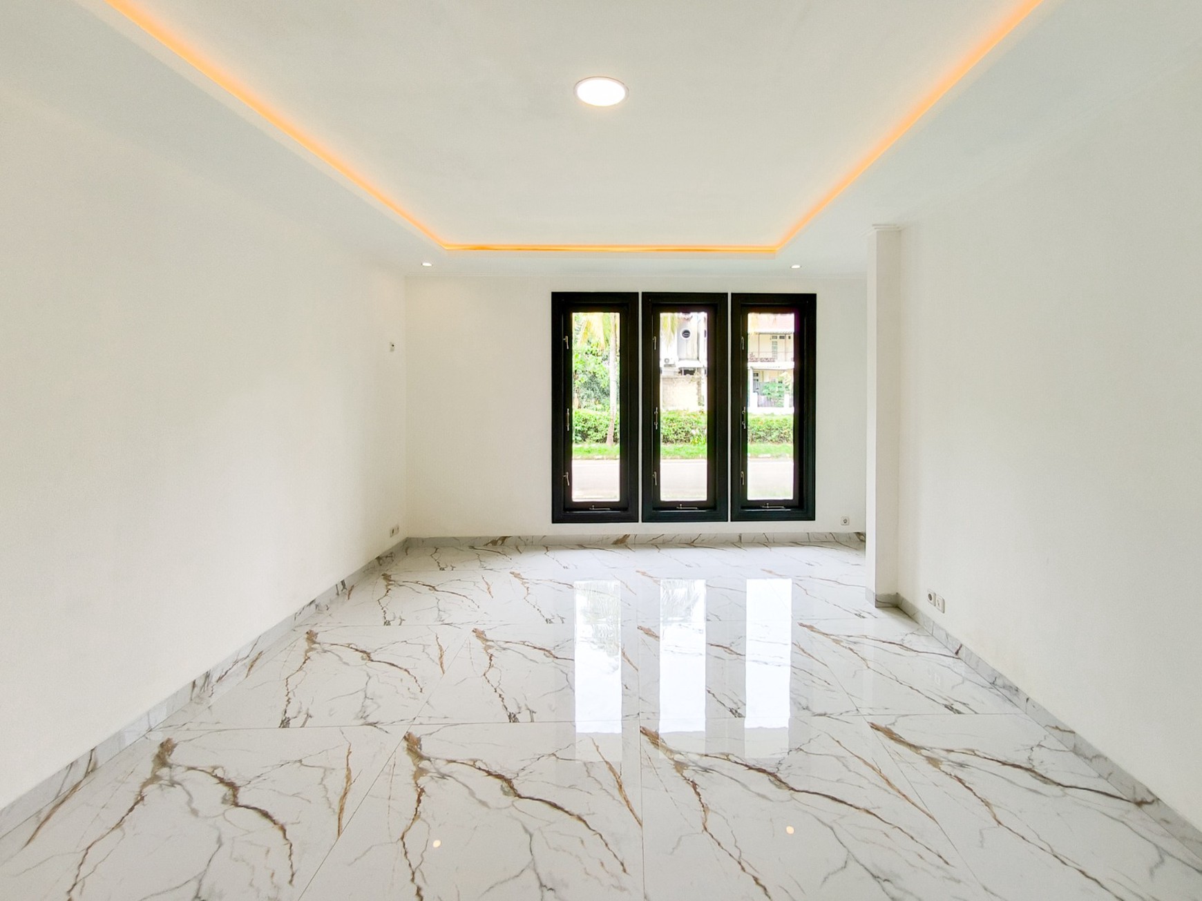 Rumah Bagus,ada kolam renang,jalan lebar di Bintaro Jaya 8