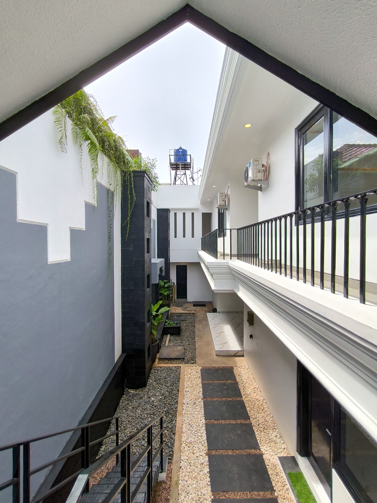 Rumah Bagus,ada kolam renang,jalan lebar di Bintaro Jaya 8