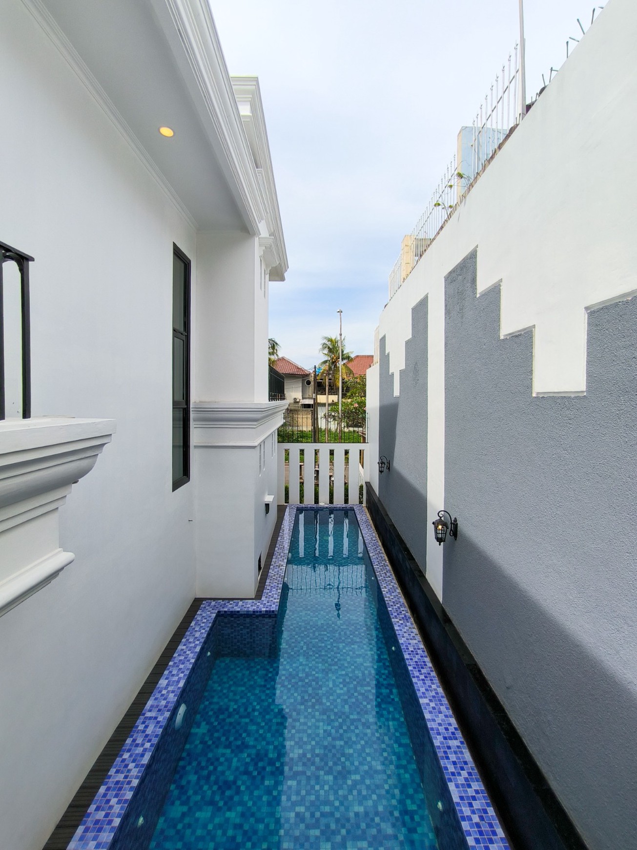 Rumah Bagus,ada kolam renang,jalan lebar di Bintaro Jaya 8