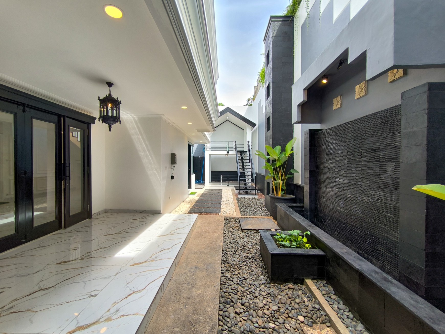 Rumah Bagus,ada kolam renang,jalan lebar di Bintaro Jaya 8