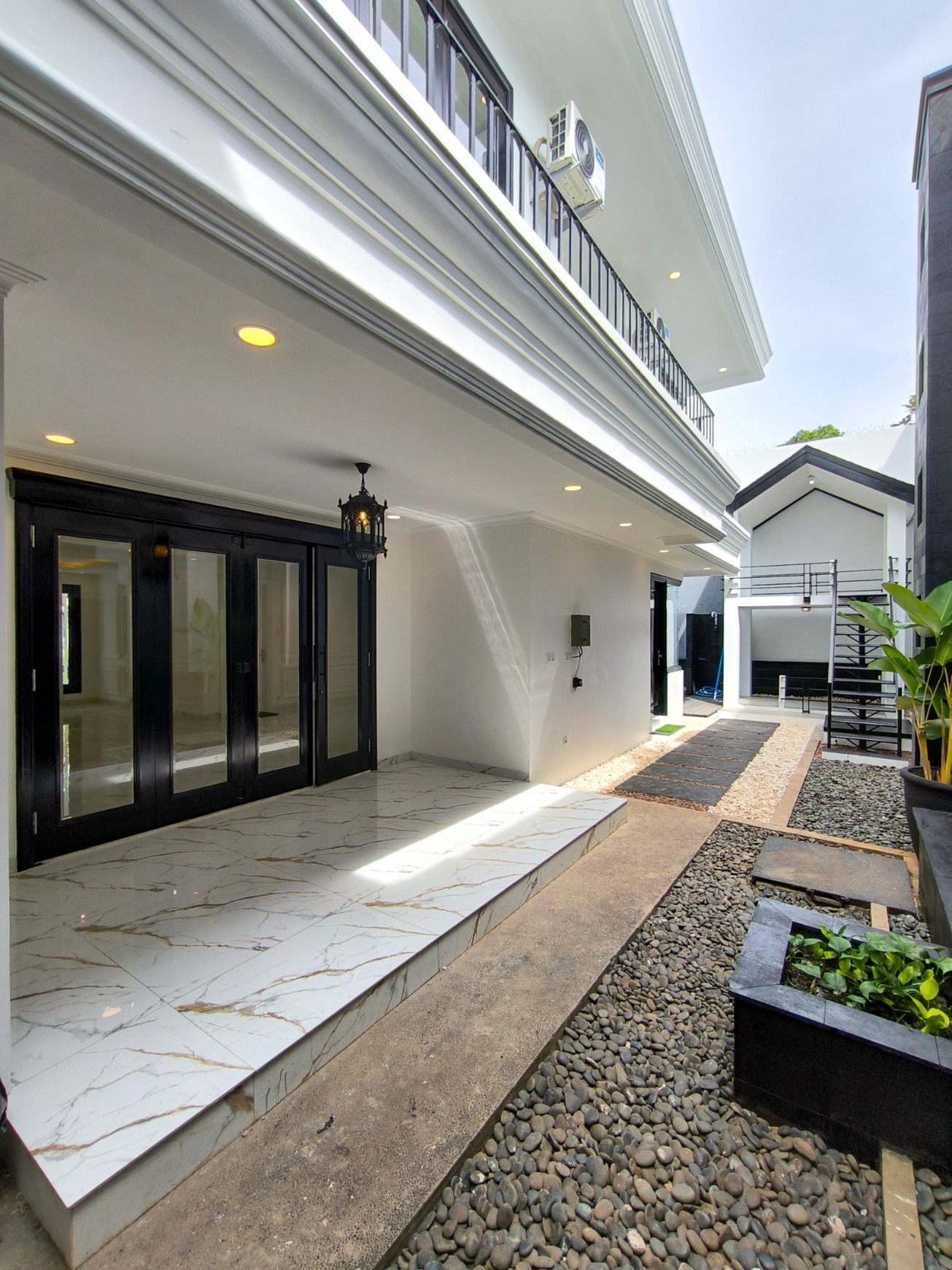 Rumah Bagus,ada kolam renang,jalan lebar di Bintaro Jaya 8