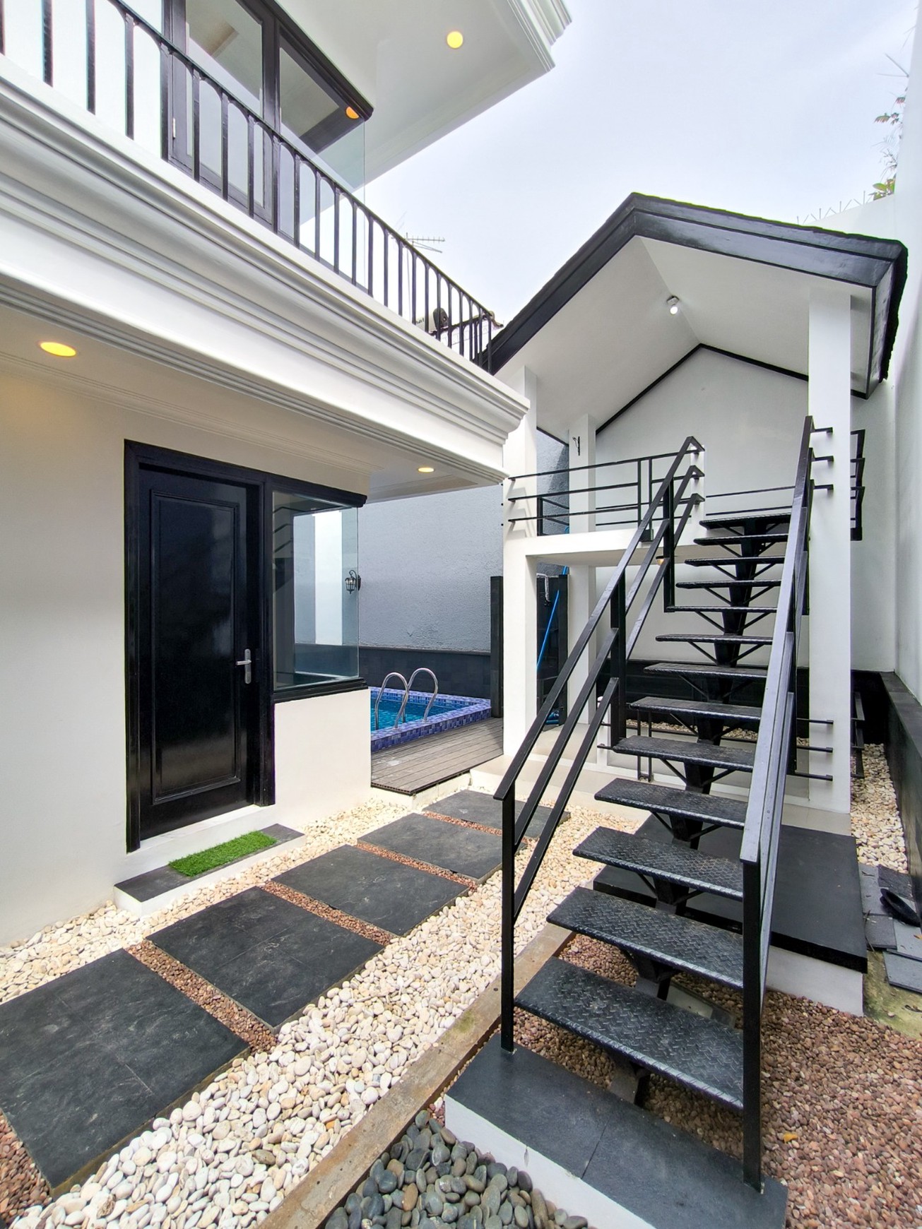 Rumah Bagus,ada kolam renang,jalan lebar di Bintaro Jaya 8