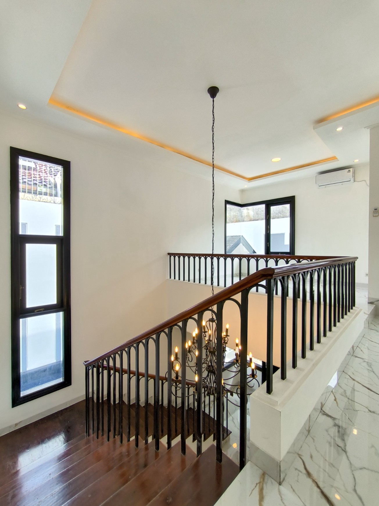 Rumah Bagus,ada kolam renang,jalan lebar di Bintaro Jaya 8