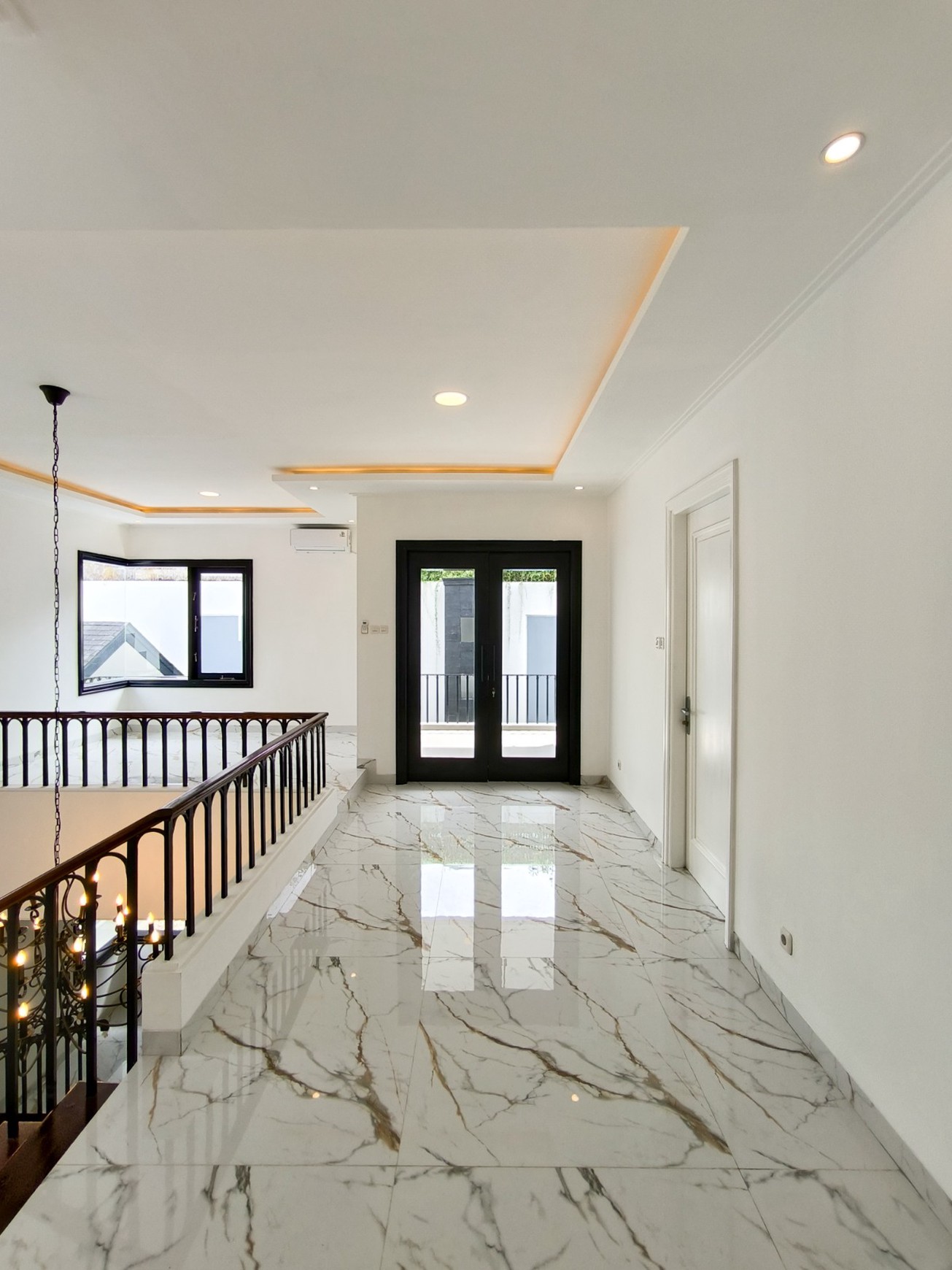Rumah Bagus,ada kolam renang,jalan lebar di Bintaro Jaya 8