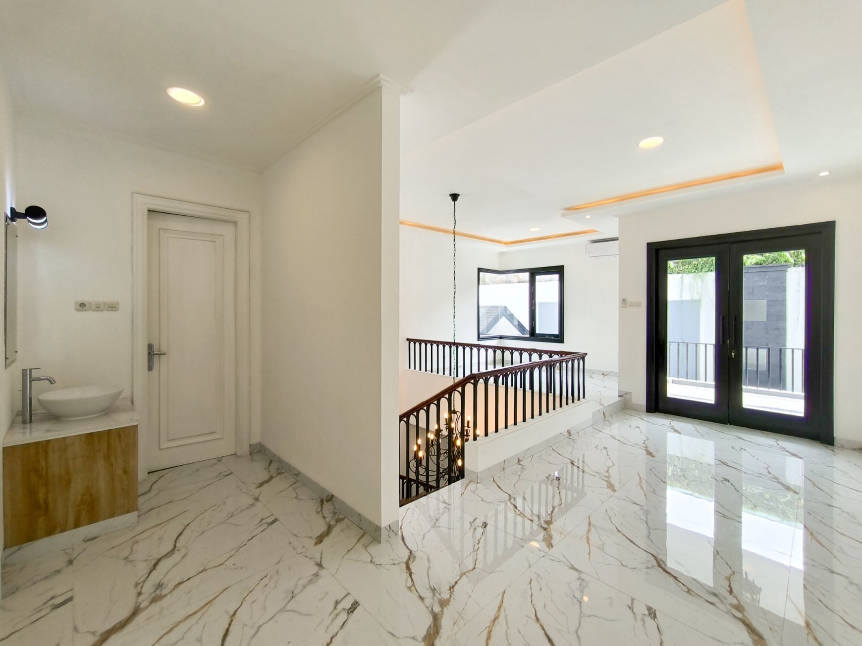 Rumah Bagus,ada kolam renang,jalan lebar di Bintaro Jaya 8