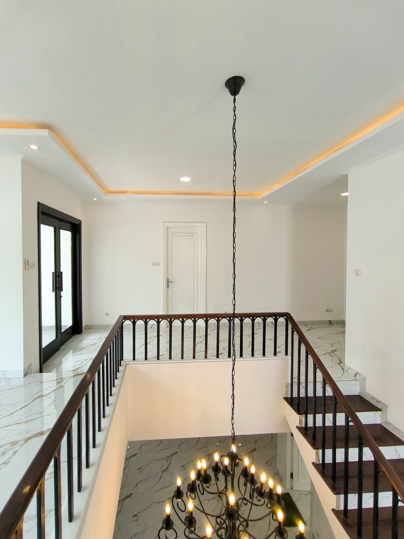 Rumah Bagus,ada kolam renang,jalan lebar di Bintaro Jaya 8