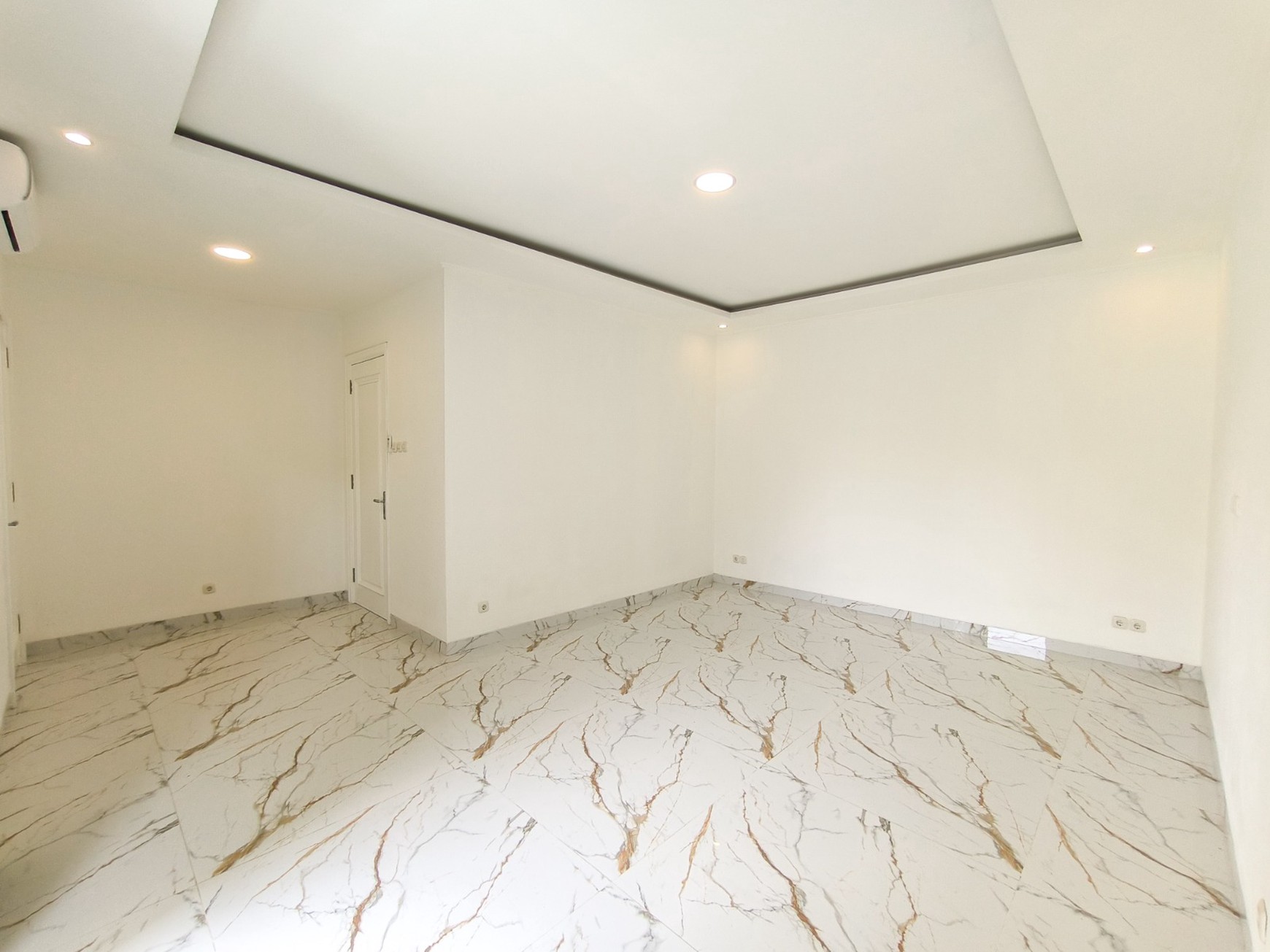 Rumah Bagus,ada kolam renang,jalan lebar di Bintaro Jaya 8