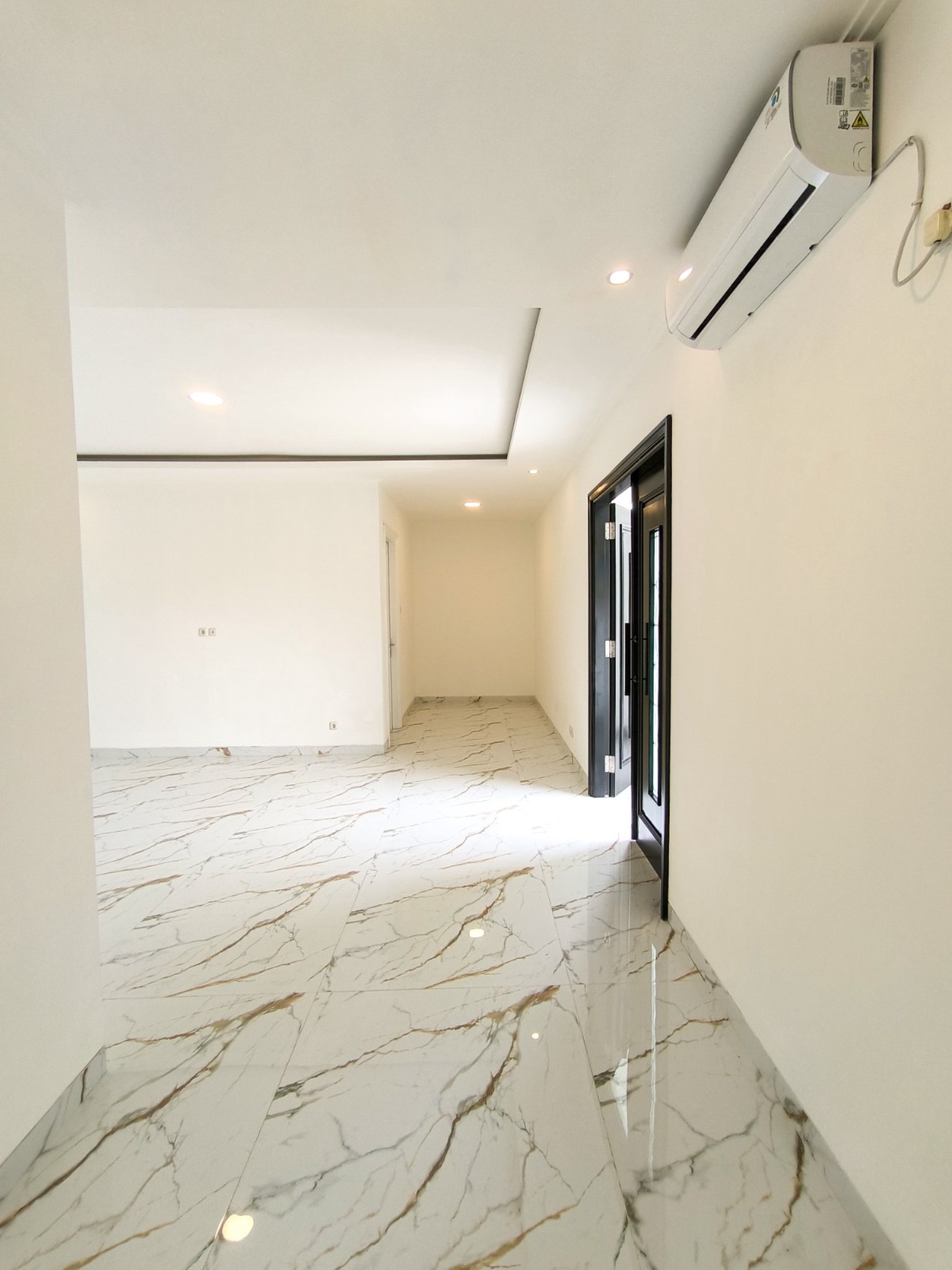 Rumah Bagus,ada kolam renang,jalan lebar di Bintaro Jaya 8