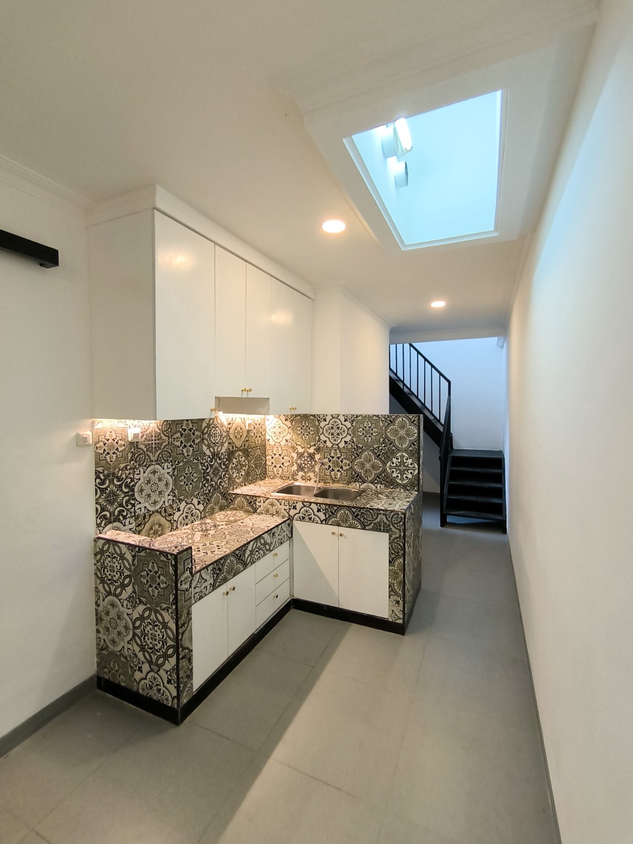 Rumah Bagus,ada kolam renang,jalan lebar di Bintaro Jaya 8