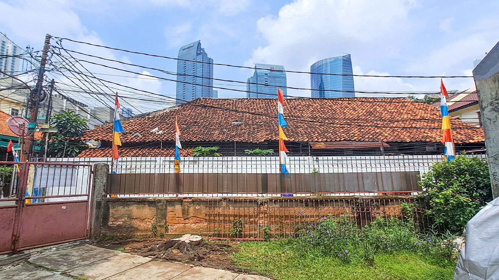 Rumah Tua Hitung Tanah di Jl Karet Pedurenan Cocok Untuk Kos