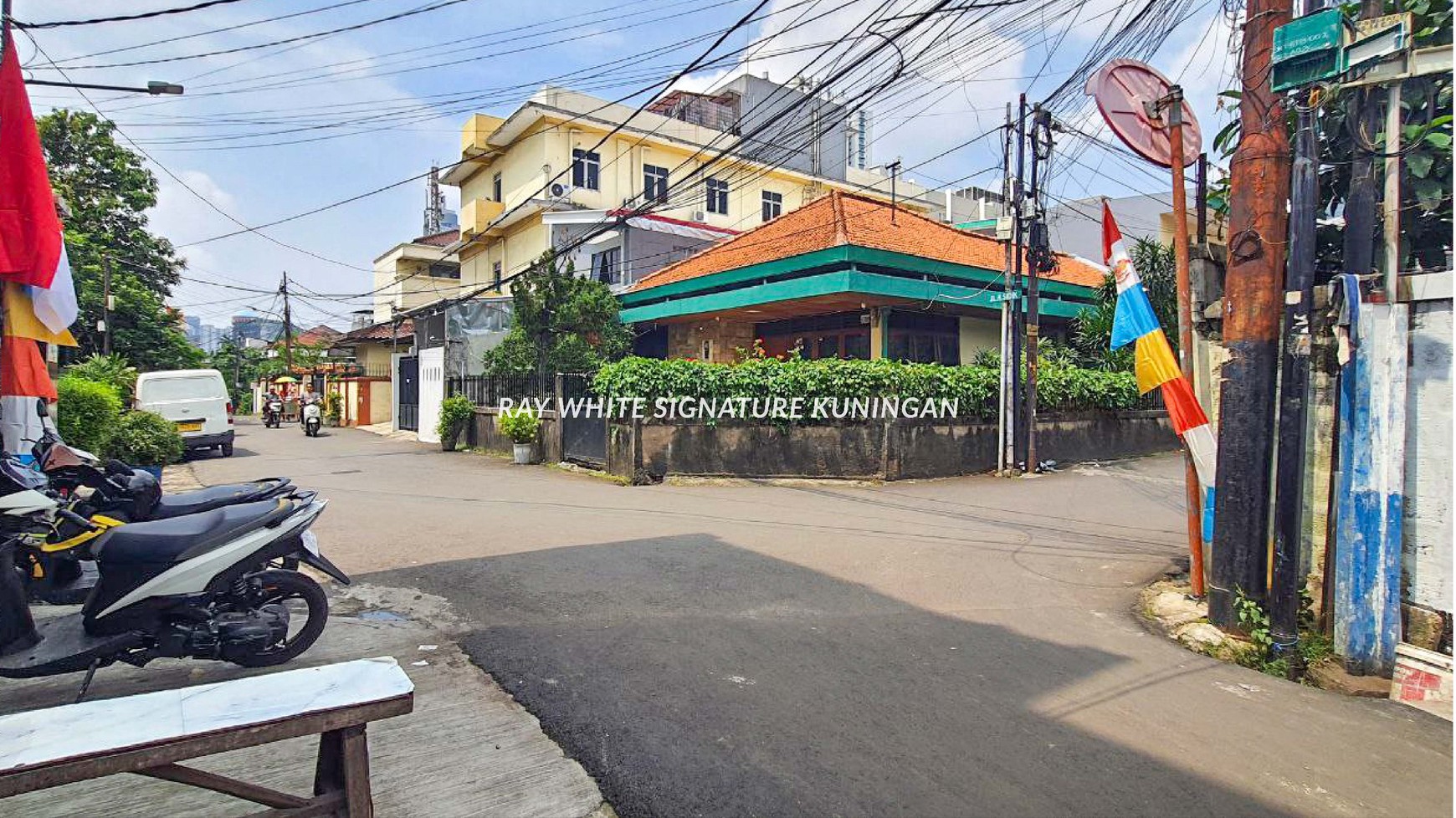Rumah Tua Hitung Tanah di Jl Karet Pedurenan Cocok Untuk Kos