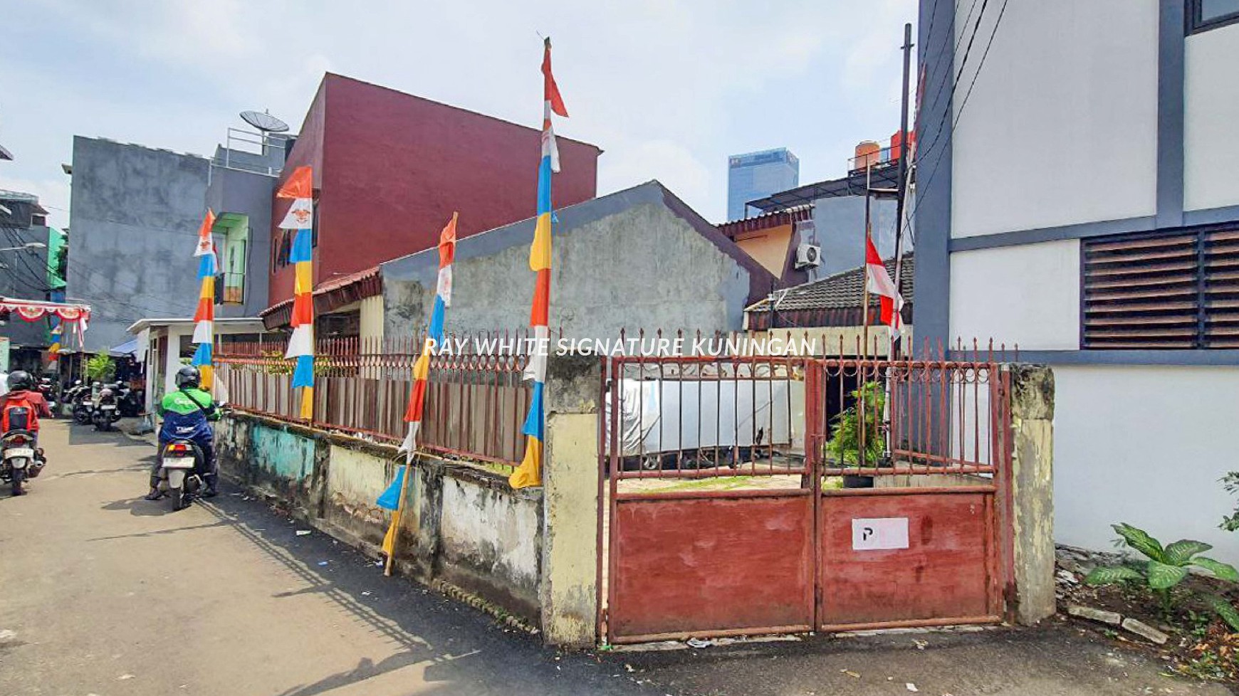 Rumah Tua Hitung Tanah di Jl Karet Pedurenan Cocok Untuk Kos