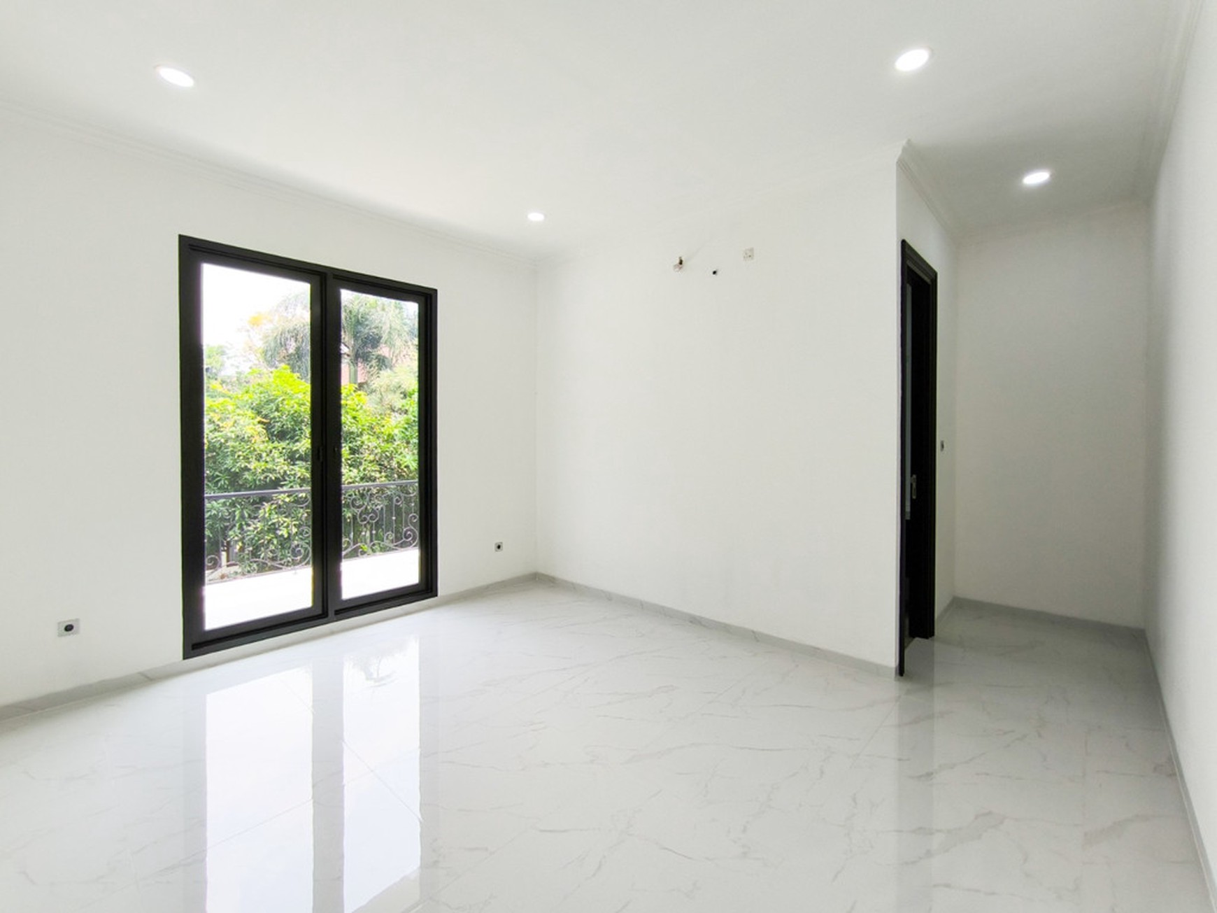 Rumah Baru,ada kolam renang,dalam cluster di Bintaro Jaya 9