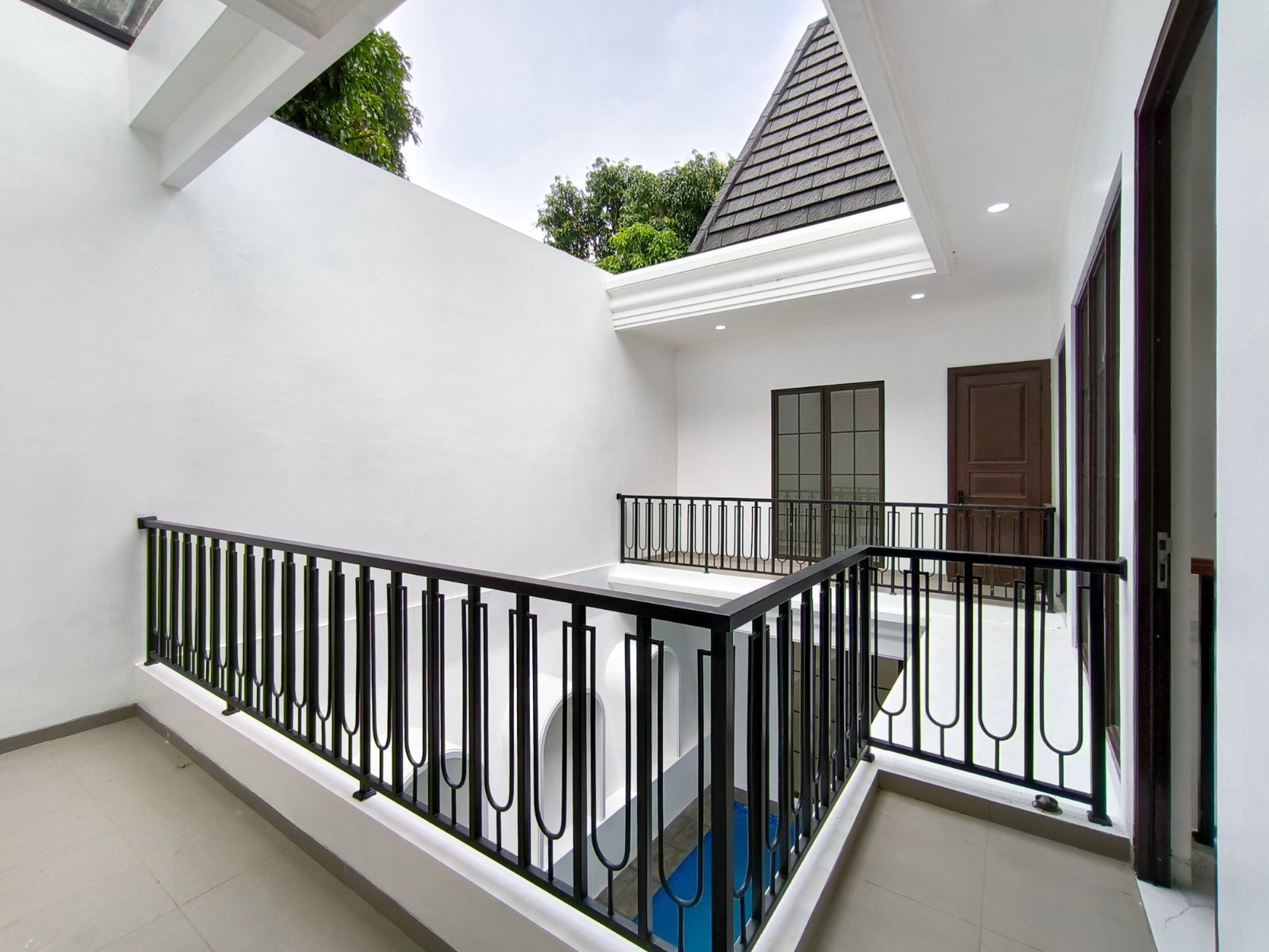 Rumah Baru,ada kolam renang,dalam cluster di Bintaro Jaya 9