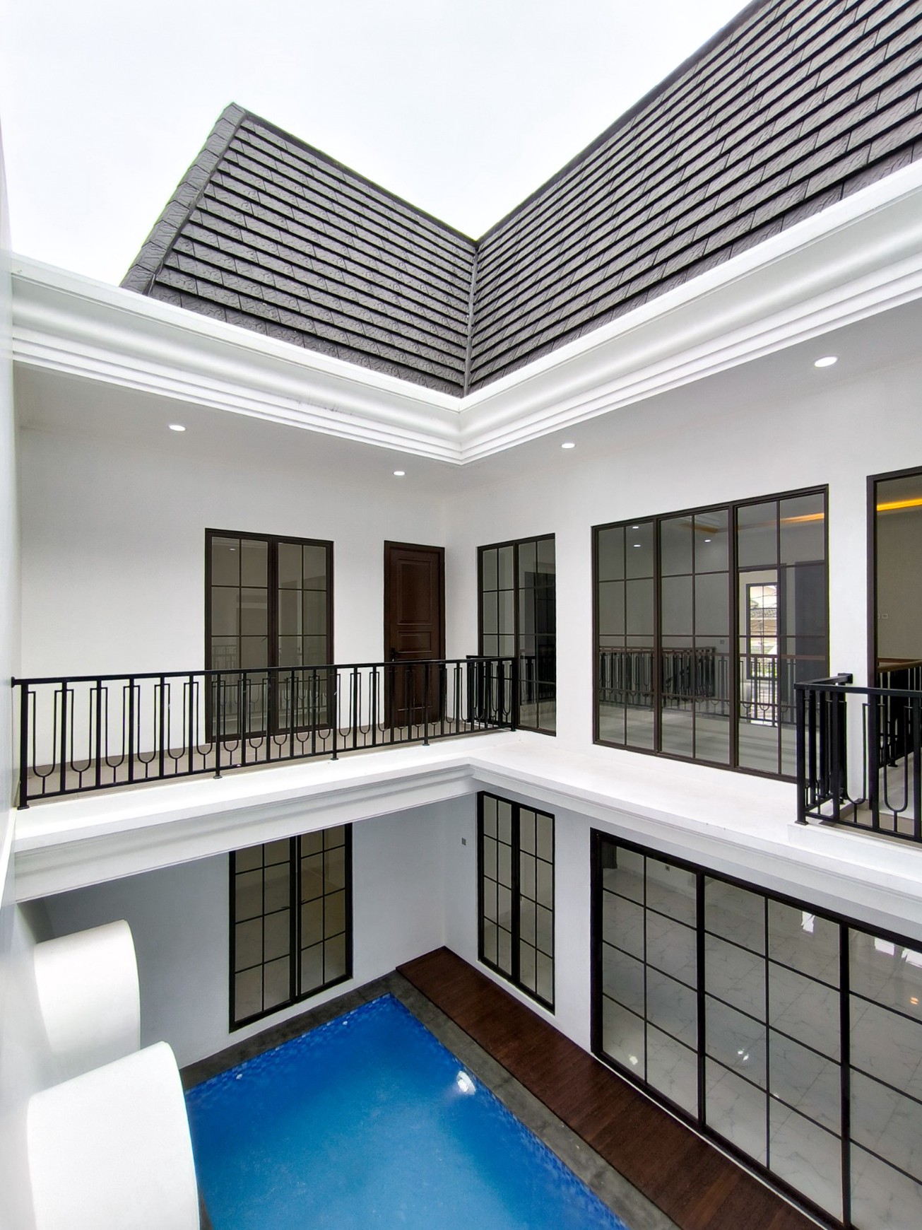 Rumah Baru,ada kolam renang,dalam cluster di Bintaro Jaya 9