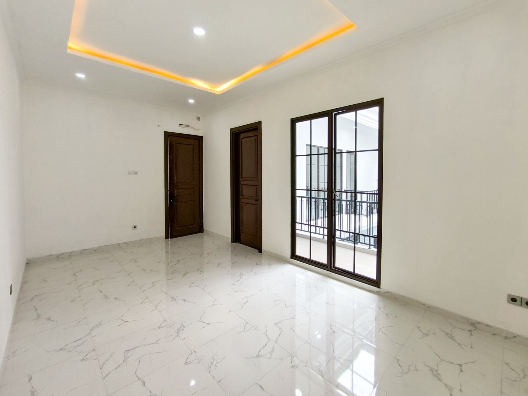 Rumah Baru,ada kolam renang,dalam cluster di Bintaro Jaya 9