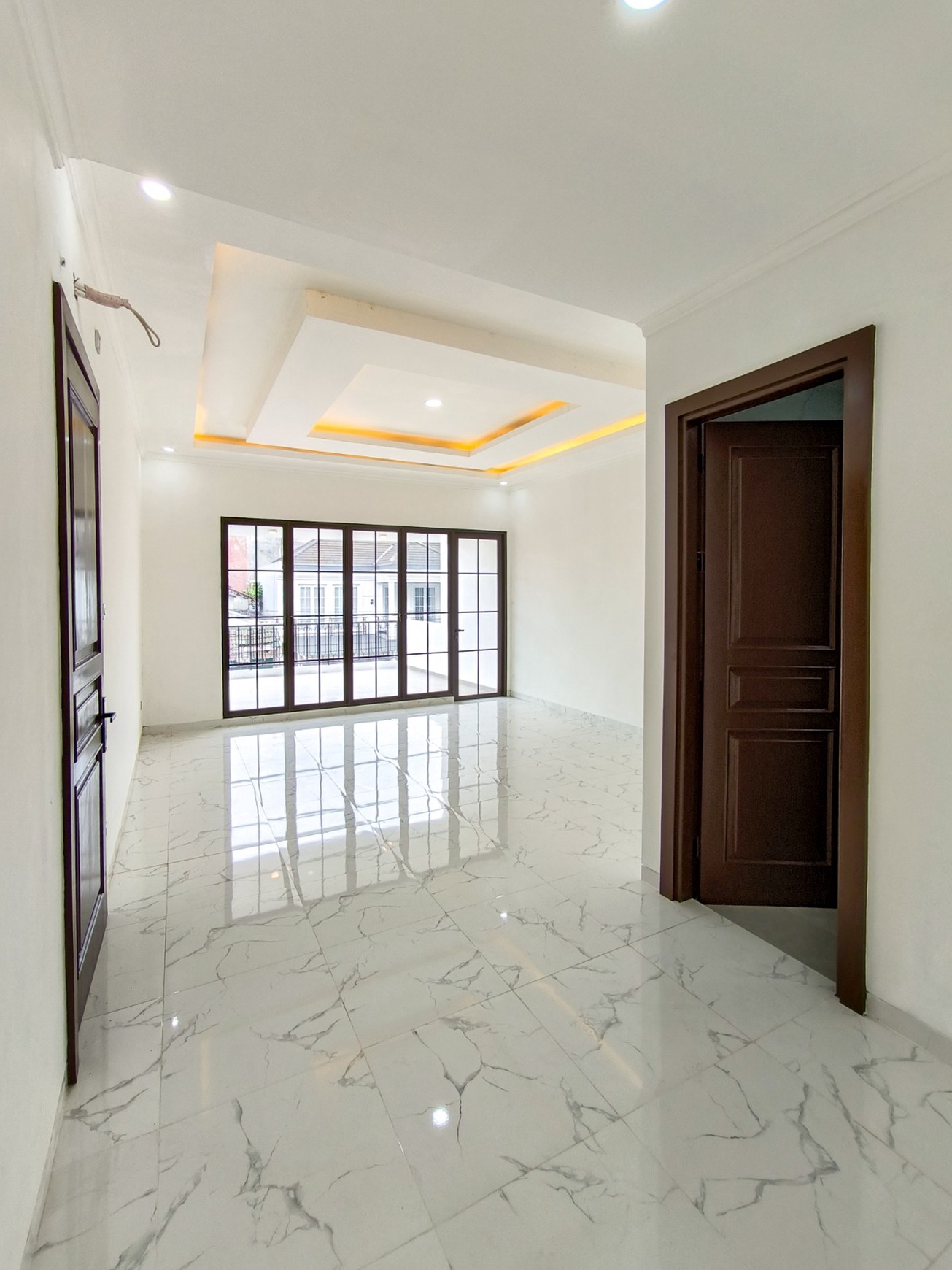Rumah Baru,ada kolam renang,dalam cluster di Bintaro Jaya 9