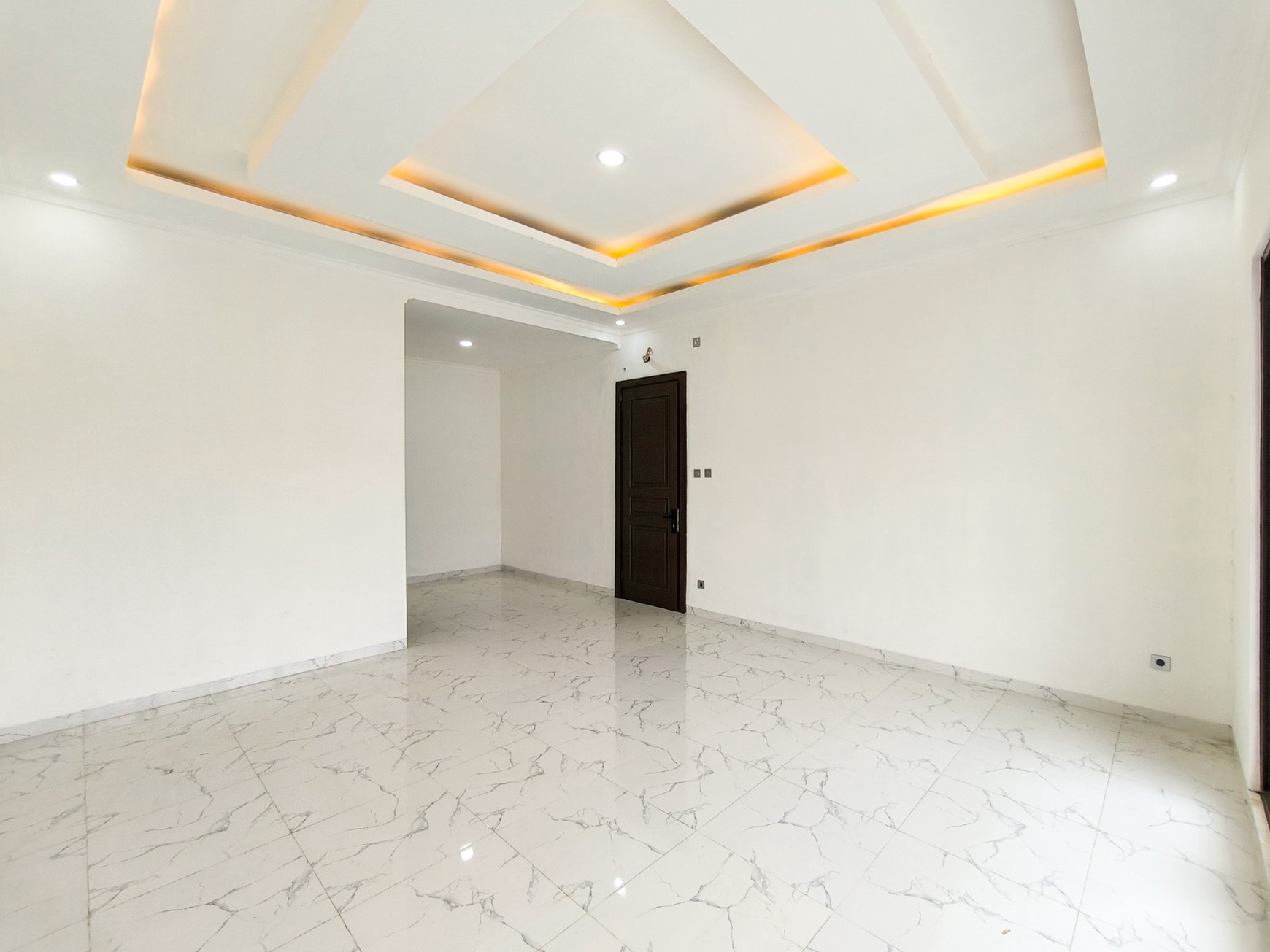 Rumah Baru,ada kolam renang,dalam cluster di Bintaro Jaya 9