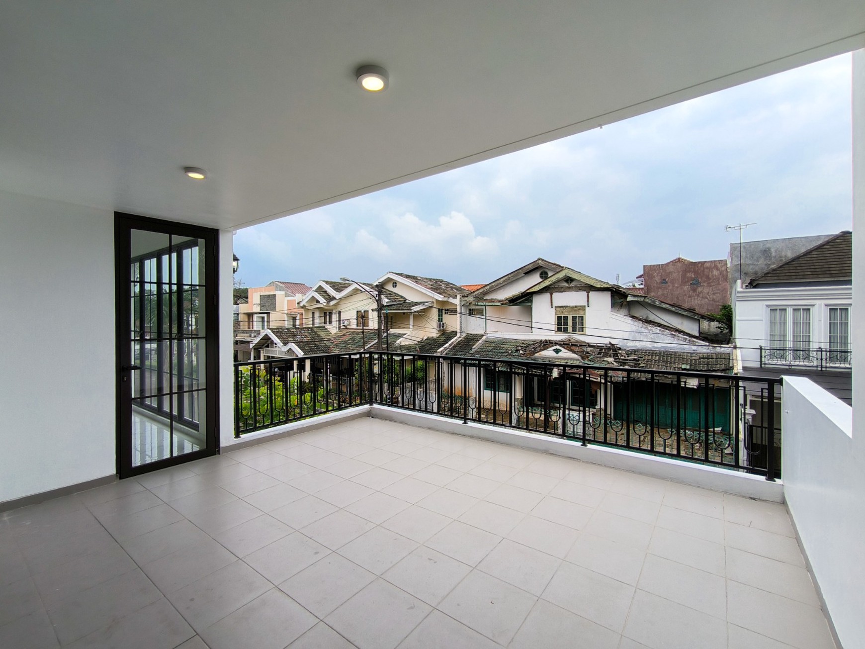 Rumah Baru,ada kolam renang,dalam cluster di Bintaro Jaya 9