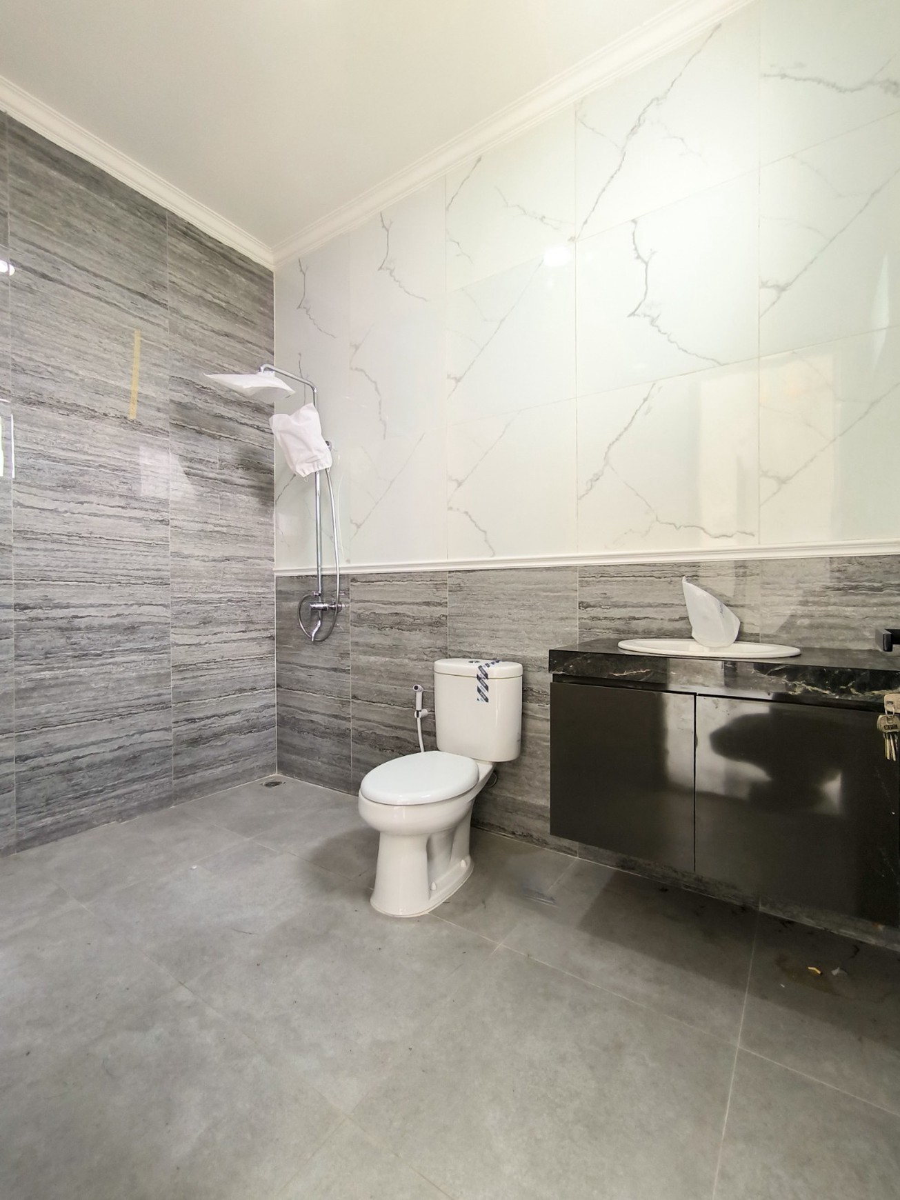 Rumah Baru,ada kolam renang,dalam cluster di Bintaro Jaya 9