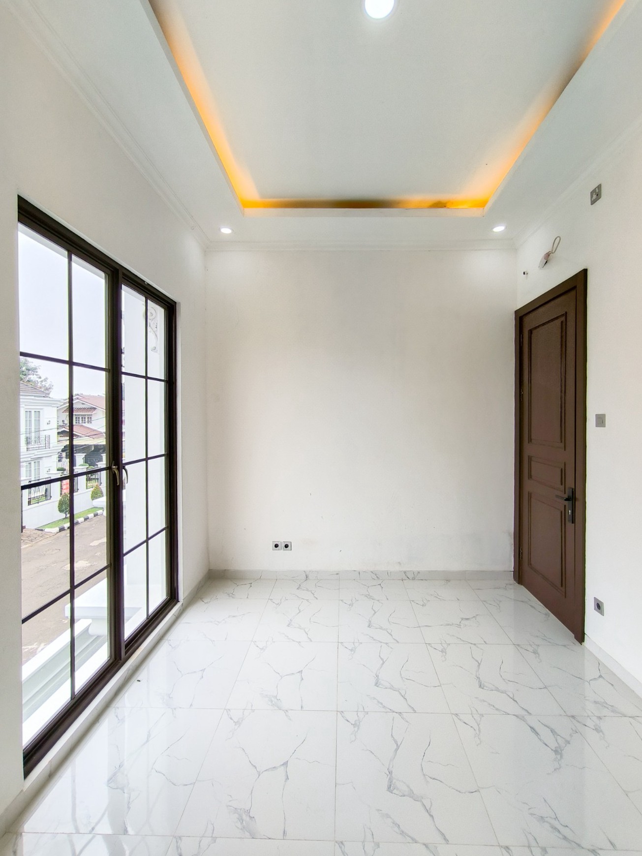 Rumah Baru,ada kolam renang,dalam cluster di Bintaro Jaya 9