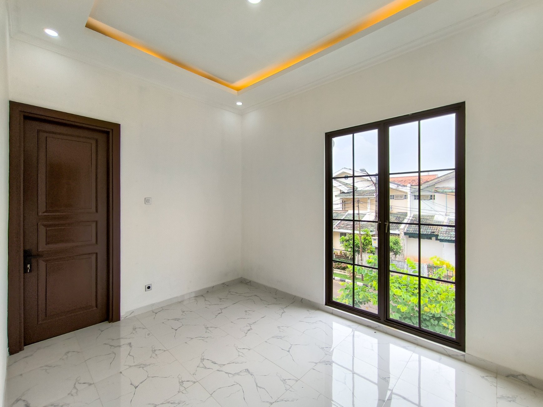 Rumah Baru,ada kolam renang,dalam cluster di Bintaro Jaya 9