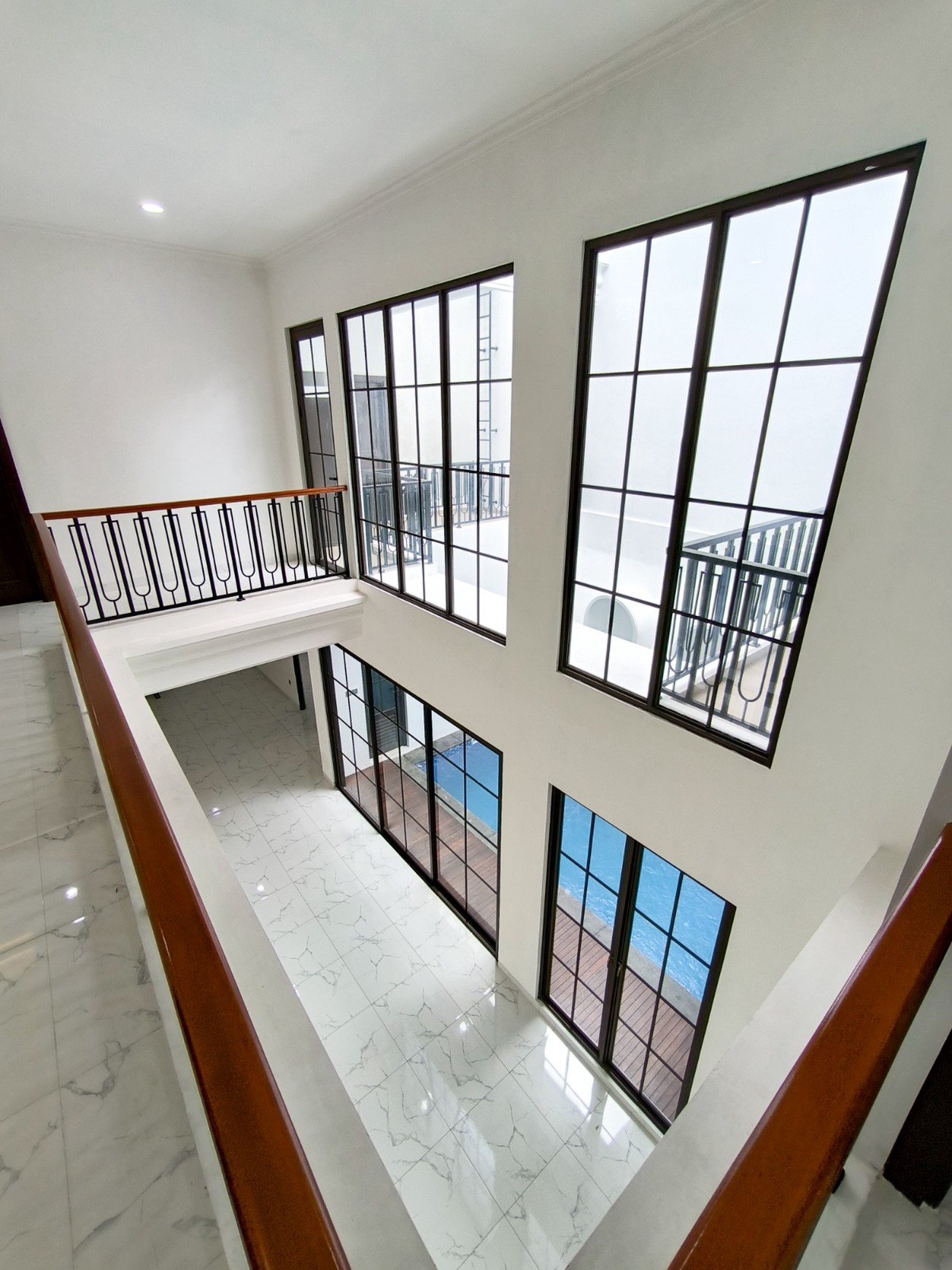 Rumah Baru,ada kolam renang,dalam cluster di Bintaro Jaya 9