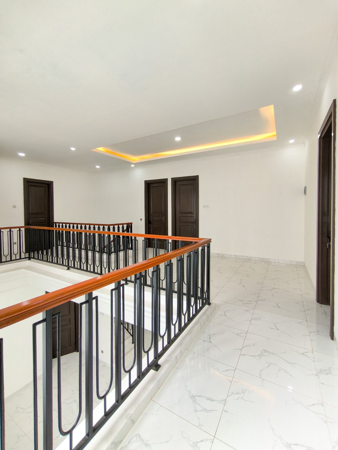 Rumah Baru,ada kolam renang,dalam cluster di Bintaro Jaya 9
