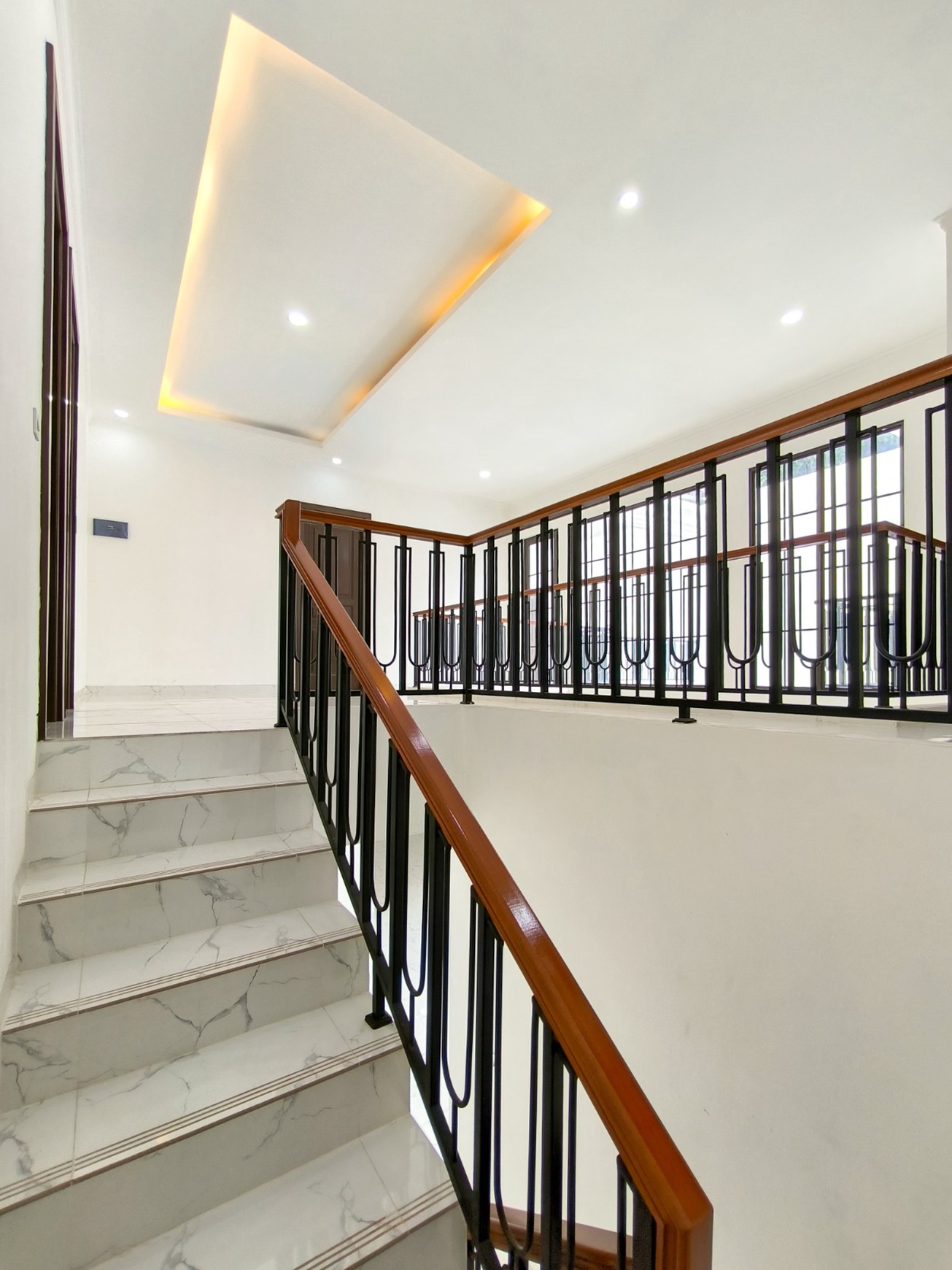 Rumah Baru,ada kolam renang,dalam cluster di Bintaro Jaya 9