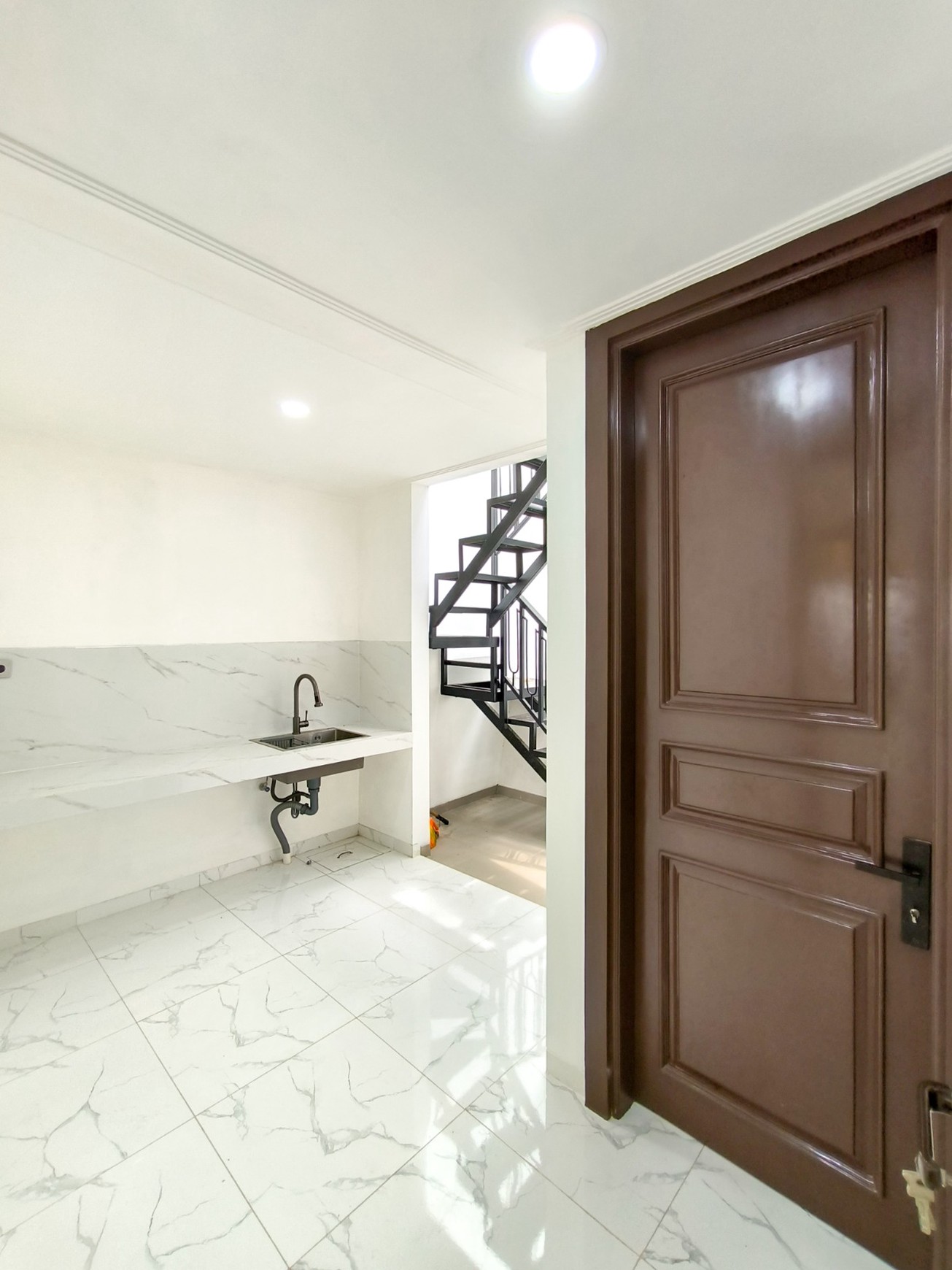 Rumah Baru,ada kolam renang,dalam cluster di Bintaro Jaya 9