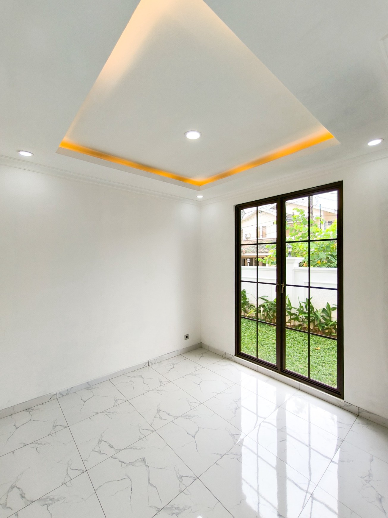 Rumah Baru,ada kolam renang,dalam cluster di Bintaro Jaya 9
