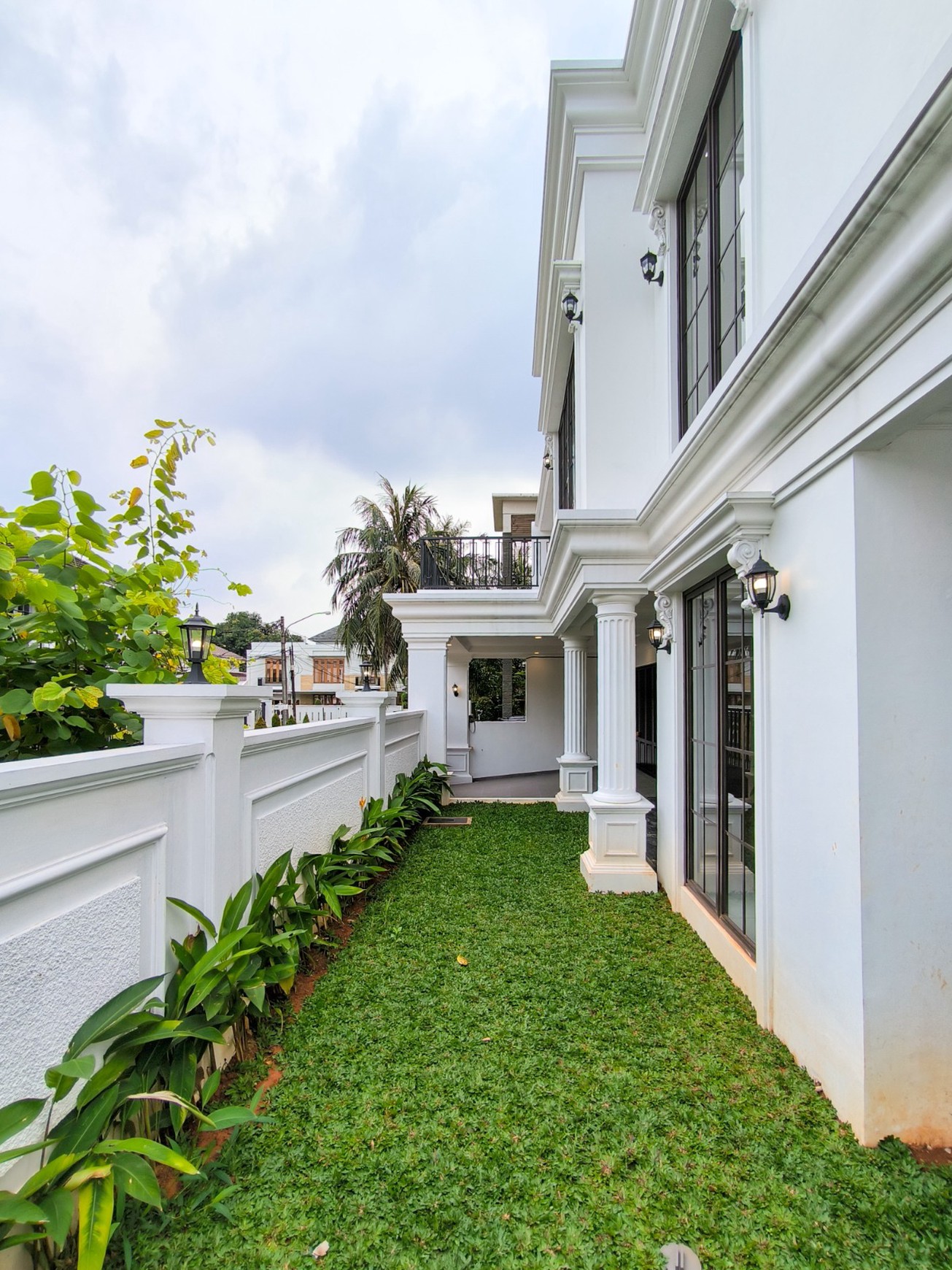 Rumah Baru,ada kolam renang,dalam cluster di Bintaro Jaya 9