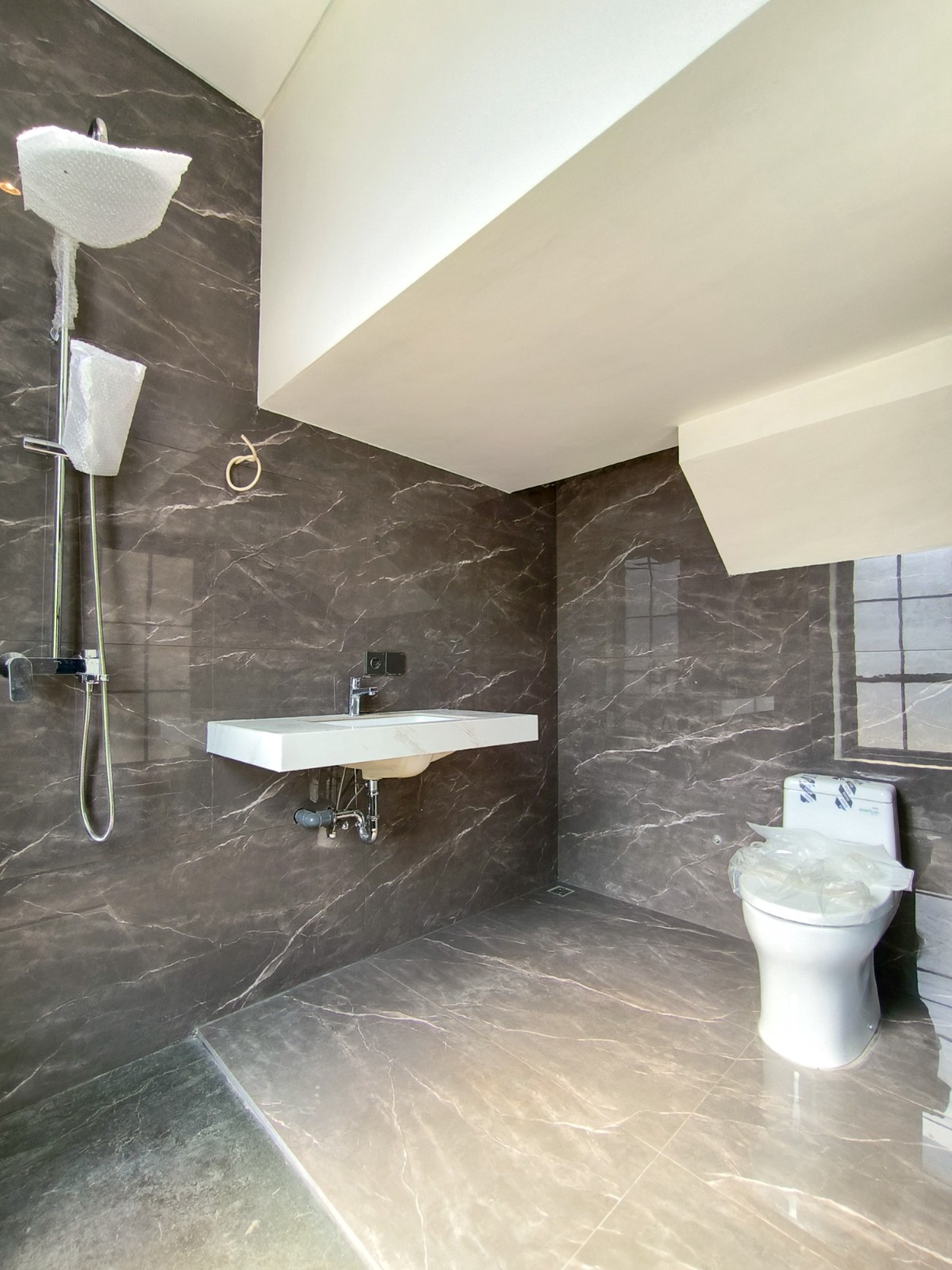 Rumah Baru,dalam cluster di Bintaro Jaya 9.