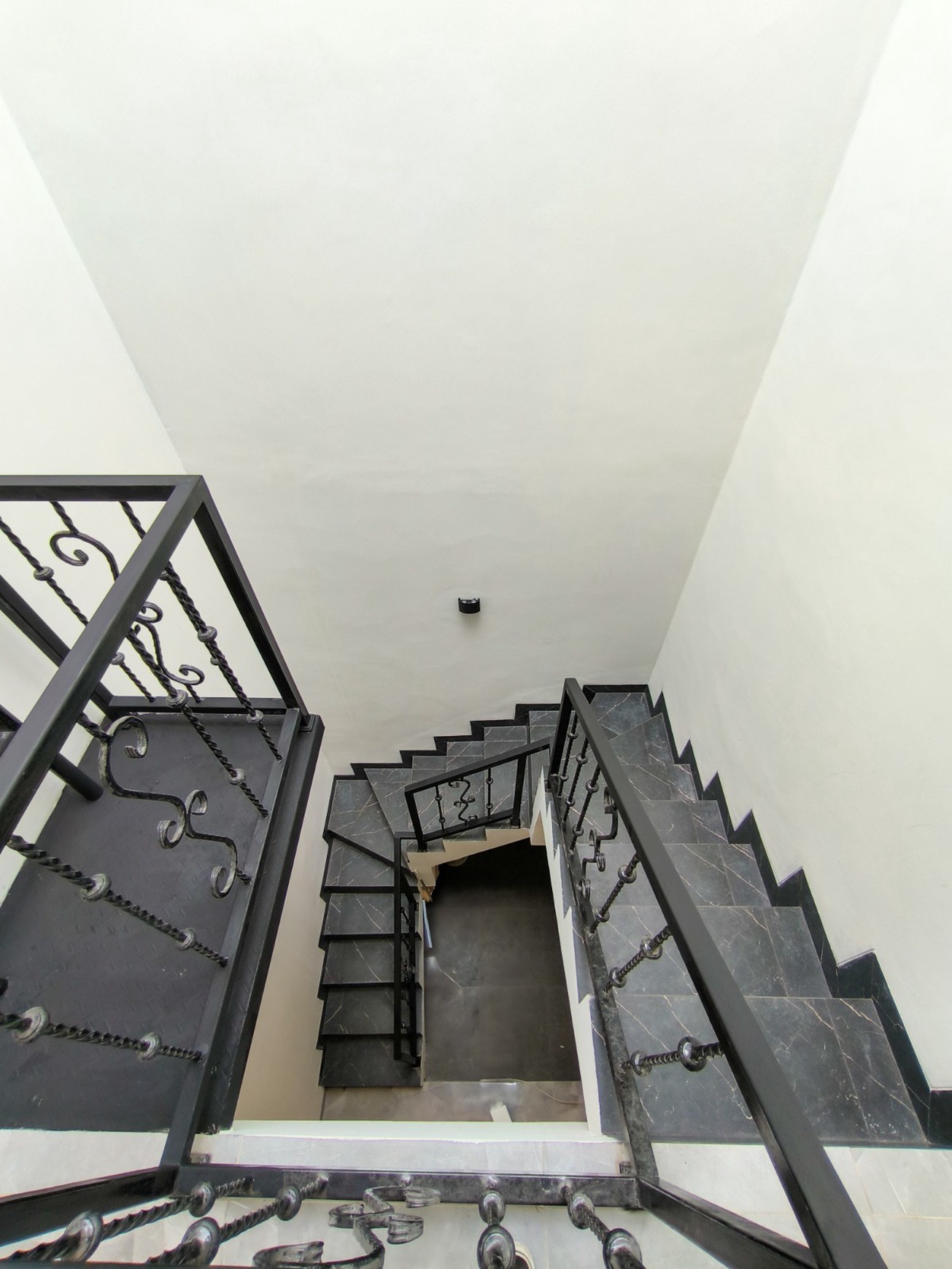 Rumah Baru,dalam cluster di Bintaro Jaya 9.