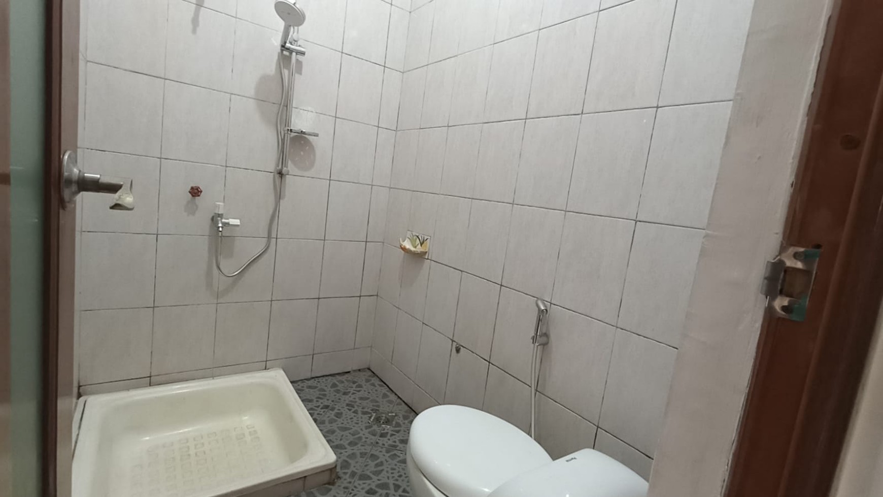 Rumah 2 Lantai 3+1 Kamar Tidur di Tebet Barat Dalam dekat MT Haryono