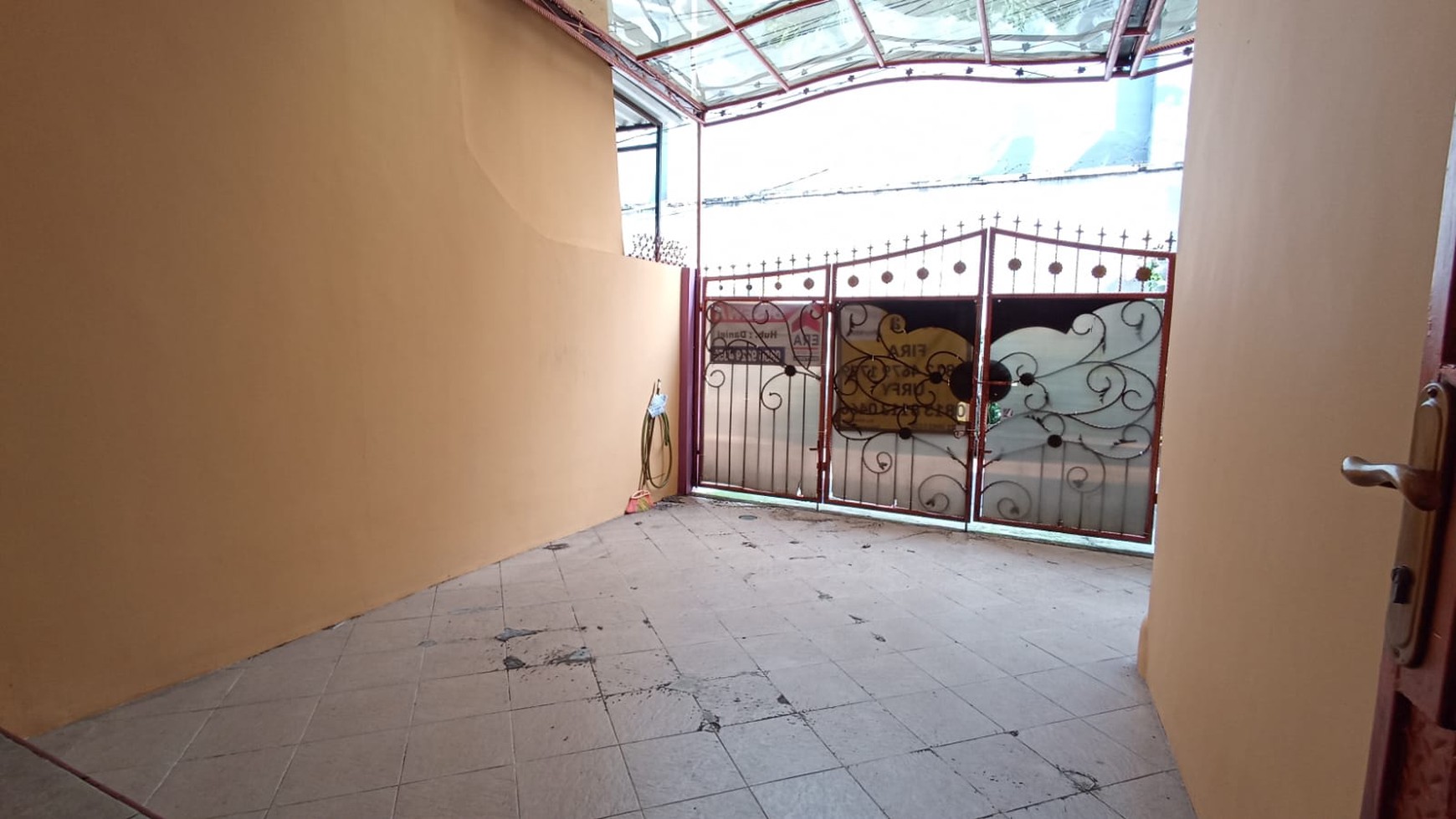 Rumah 2 Lantai 3+1 Kamar Tidur di Tebet Barat Dalam dekat MT Haryono