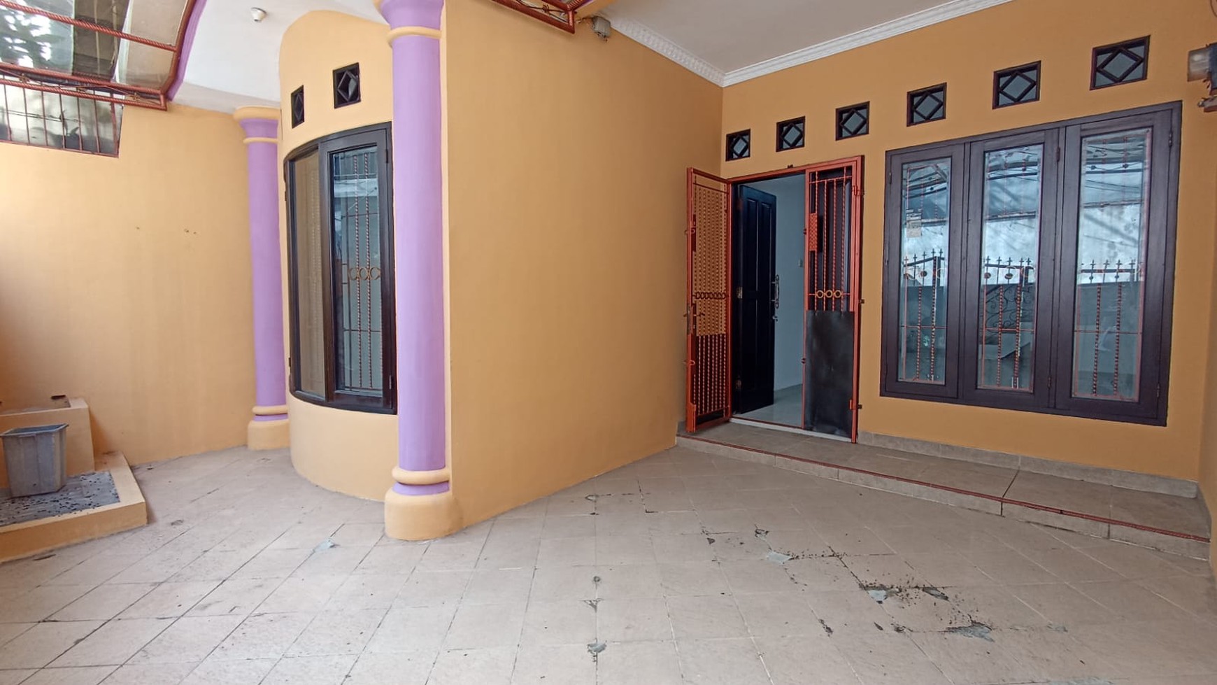 Rumah 2 Lantai 3+1 Kamar Tidur di Tebet Barat Dalam dekat MT Haryono