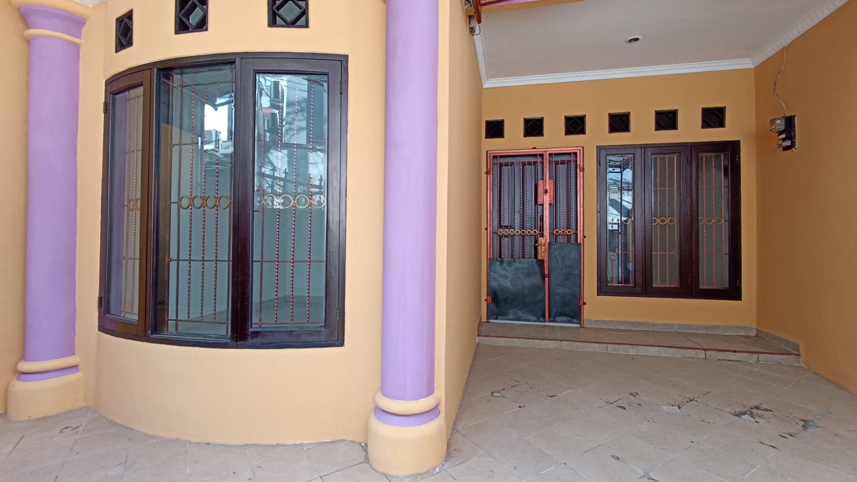Rumah 2 Lantai 3+1 Kamar Tidur di Tebet Barat Dalam dekat MT Haryono
