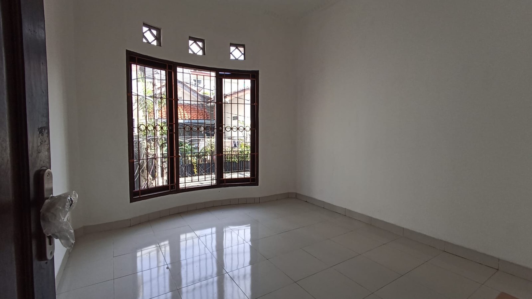 Rumah 2 Lantai 3+1 Kamar Tidur di Tebet Barat Dalam dekat MT Haryono