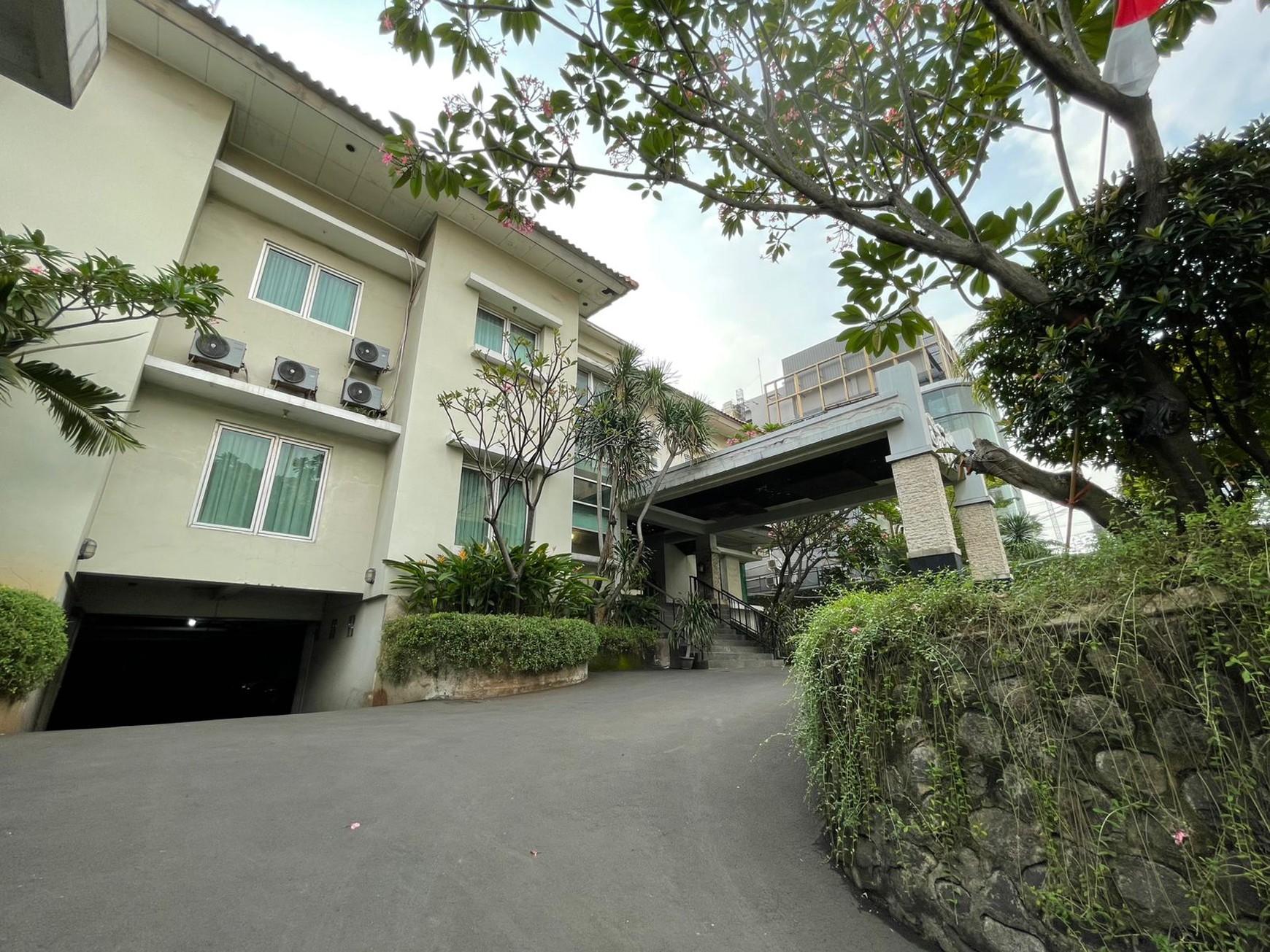 Hotel Mutiara Suites Lokasi Strategis Harga NJOP di Jalan Pangeran Antasari, Jaksel