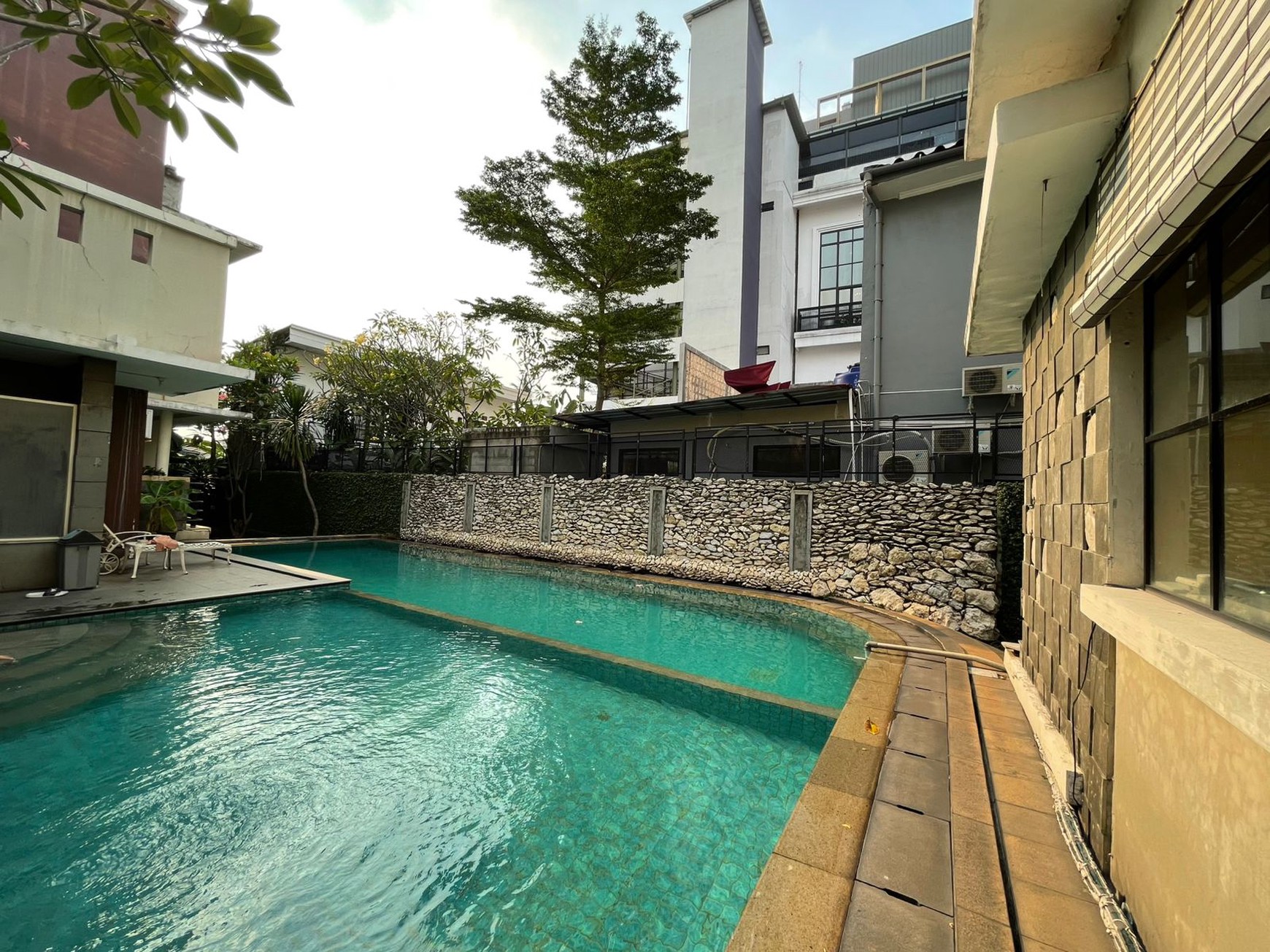 Hotel Mutiara Suites Lokasi Strategis Harga NJOP di Jalan Pangeran Antasari, Jaksel