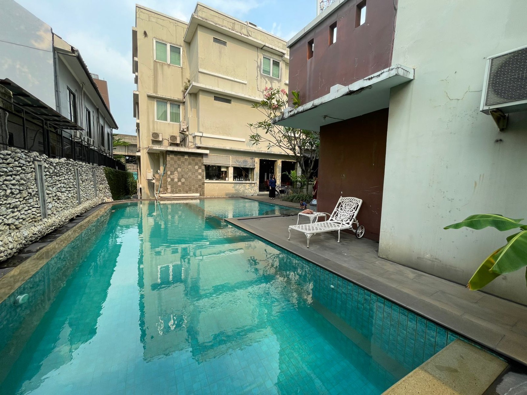 Hotel Mutiara Suites Lokasi Strategis Harga NJOP di Jalan Pangeran Antasari, Jaksel