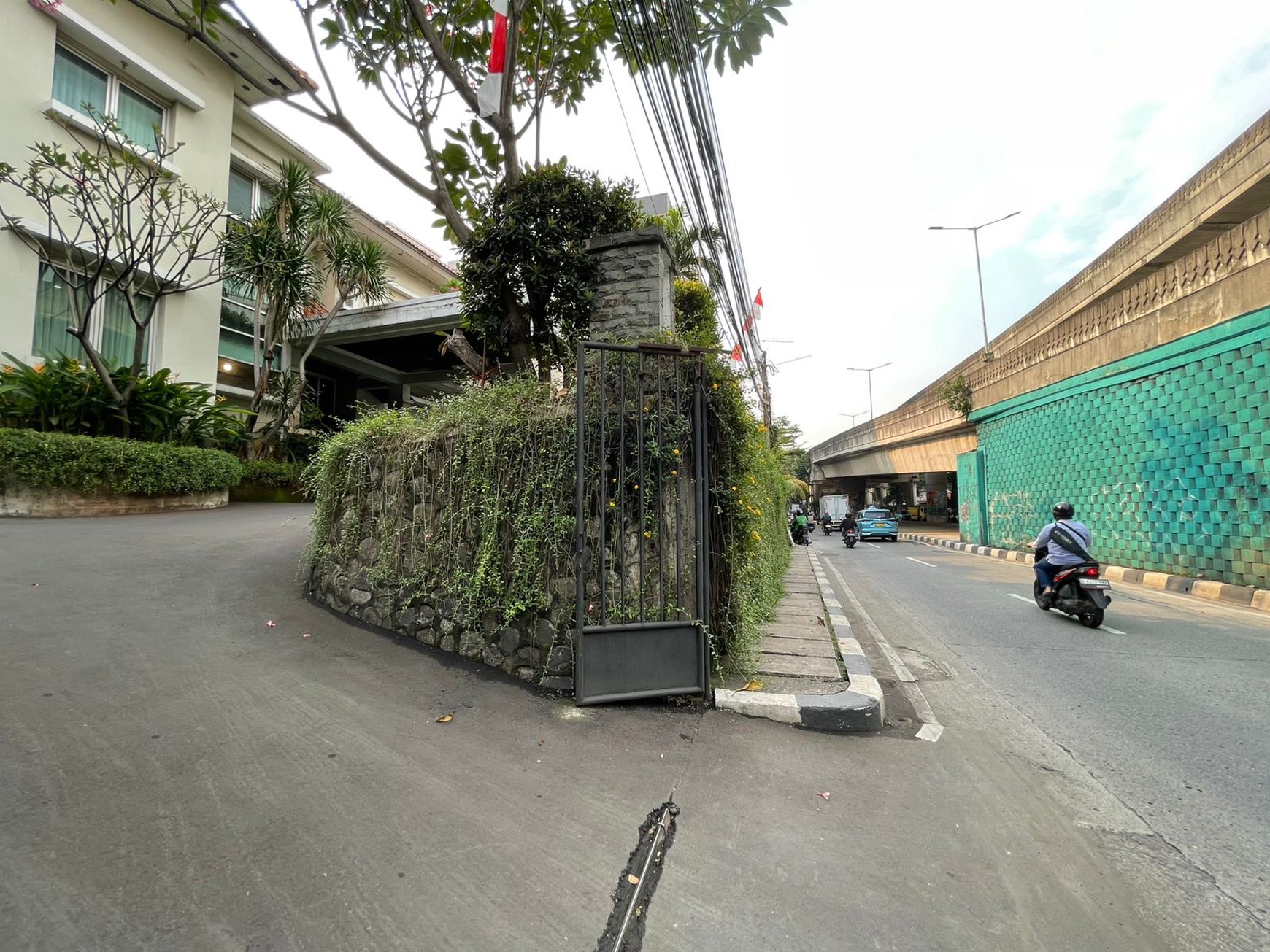Hotel Mutiara Suites Lokasi Strategis Harga NJOP di Jalan Pangeran Antasari, Jaksel