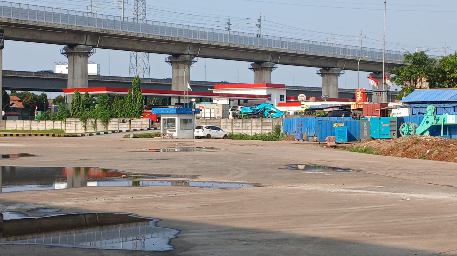 Disewa Lahan 300 m2 di rest area KM19B Tol Cikampek Tambun.