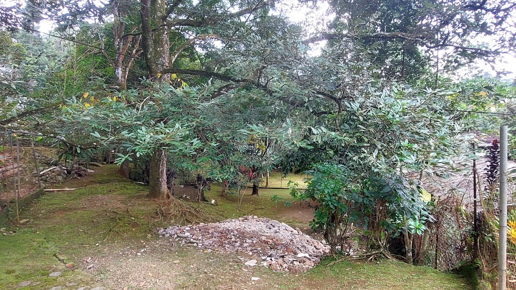 DIJUAL Rumah & Tanah Daerah Asri di kampung simagalih megamendung