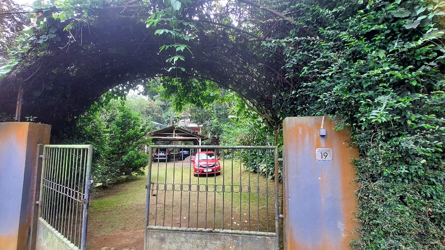DIJUAL Rumah & Tanah Daerah Asri di kampung simagalih megamendung