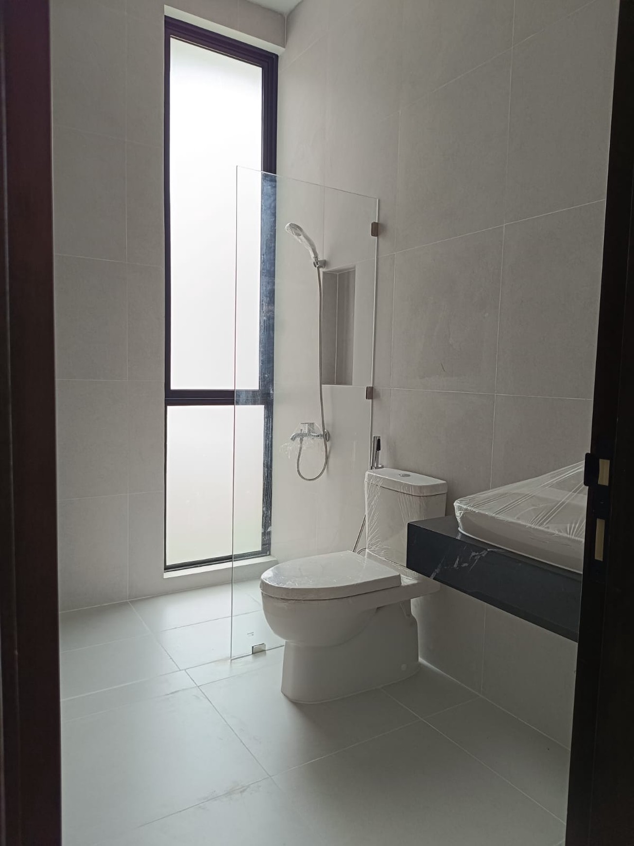 Dijual Rumah Baru Citraland District 9 Surabaya Special Bonus Rooftop Space - Strategis Lokasi Terdepan Dekat Patung Merlion, G Walk, Sekolah Ciputra