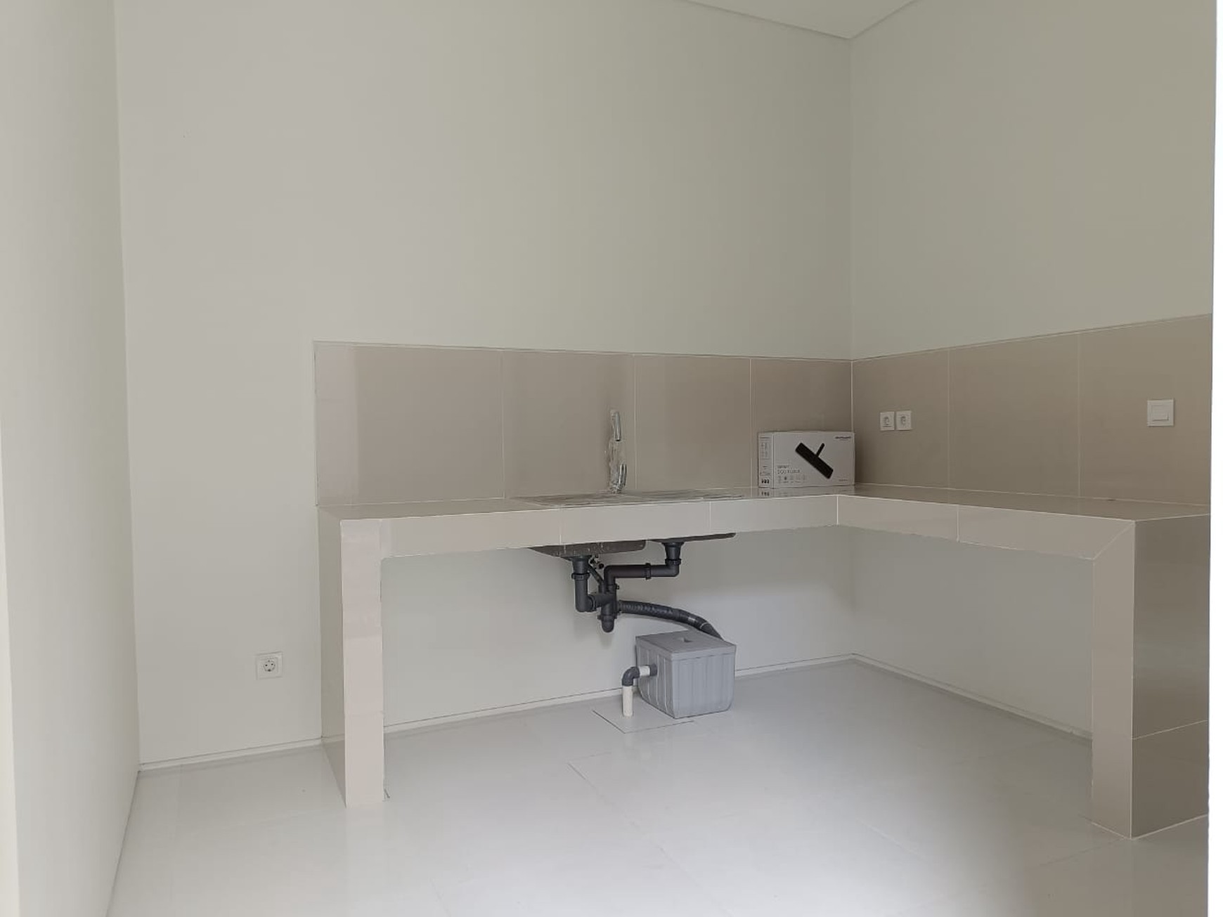 Dijual Rumah Baru Citraland District 9 Surabaya Special Bonus Rooftop Space - Strategis Lokasi Terdepan Dekat Patung Merlion, G Walk, Sekolah Ciputra