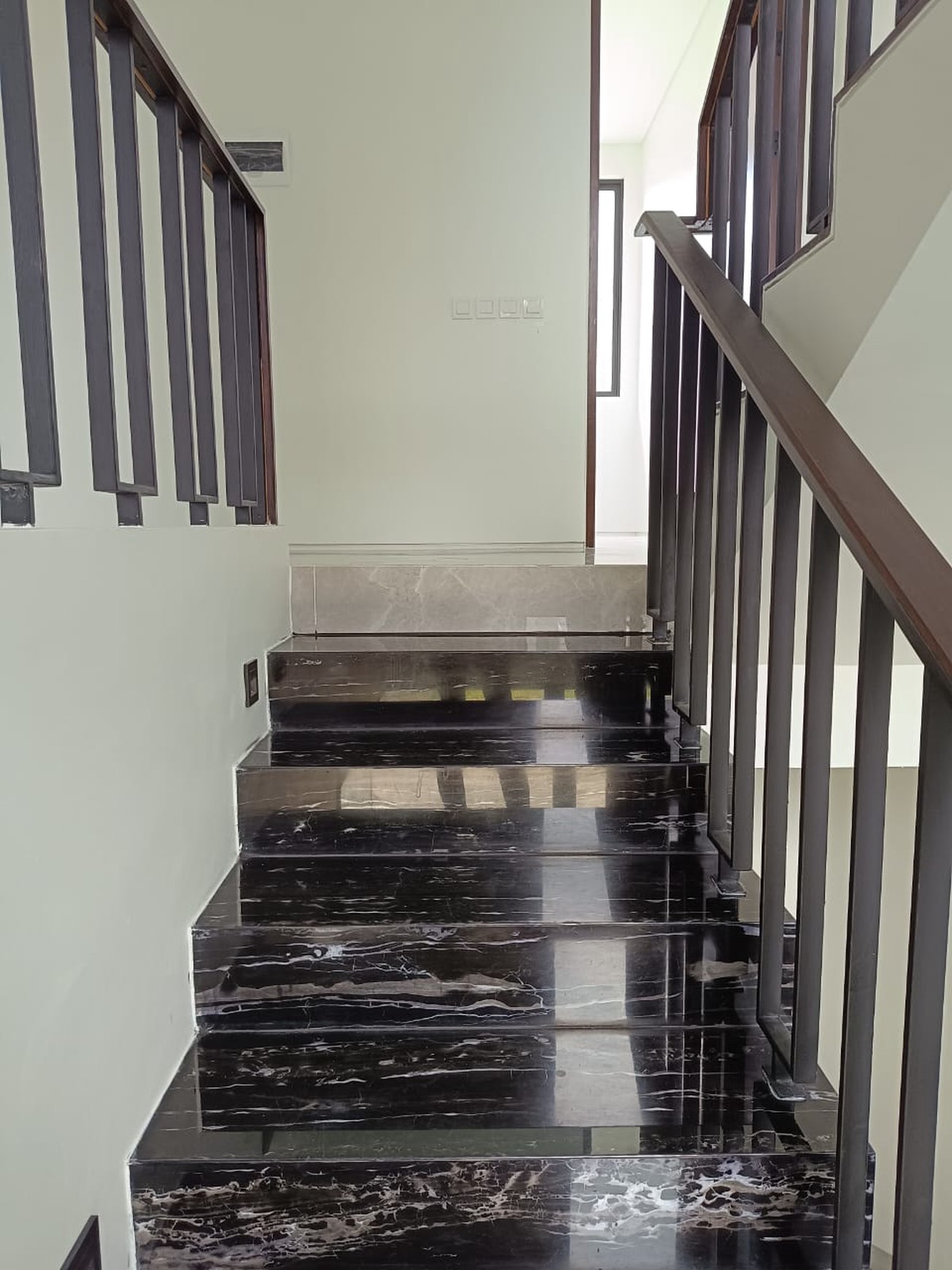 Dijual Rumah Baru Citraland District 9 Surabaya Special Bonus Rooftop Space - Strategis Lokasi Terdepan Dekat Patung Merlion, G Walk, Sekolah Ciputra