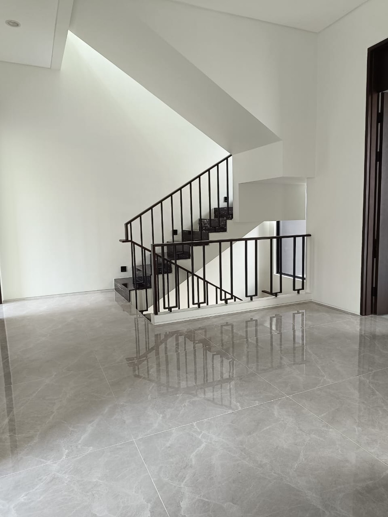Dijual Rumah Baru Citraland District 9 Surabaya Special Bonus Rooftop Space - Strategis Lokasi Terdepan Dekat Patung Merlion, G Walk, Sekolah Ciputra